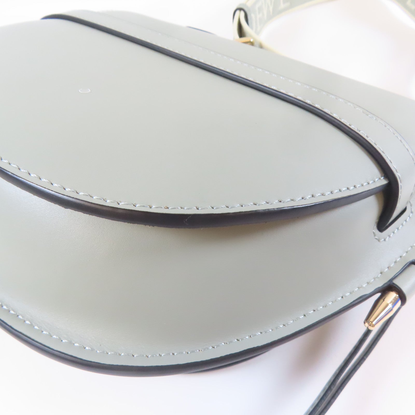 LOEWE 牛皮皮革Small Gate Bag金扣肩背袋灰色