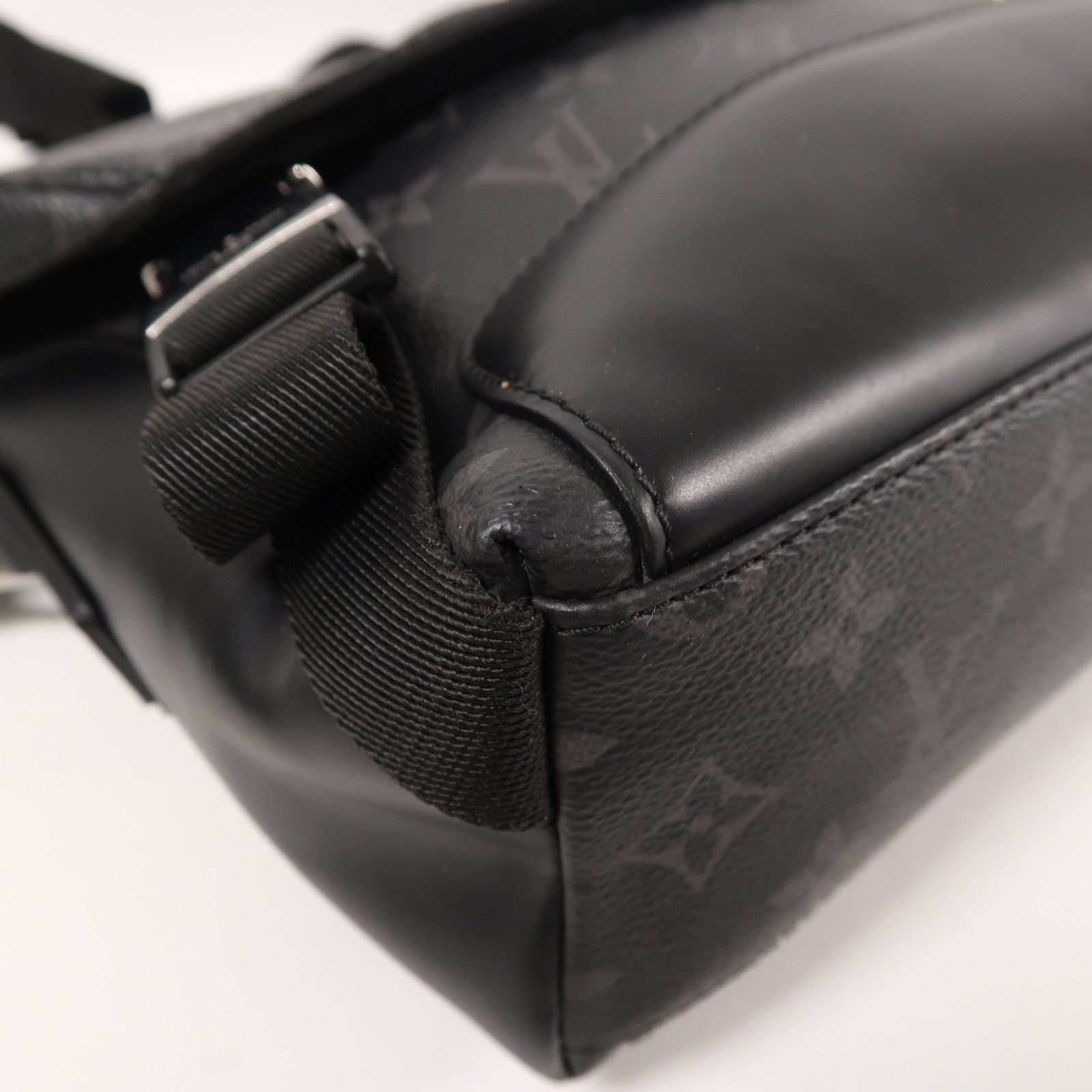 LOUIS VUITTON Monogram Eclipse Messenger PM Voyager銀扣肩背袋