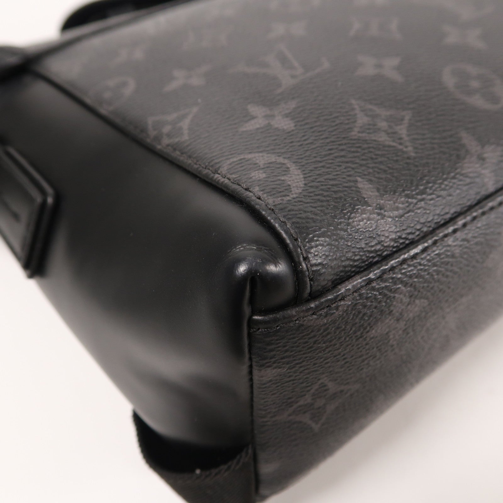 LOUIS VUITTON Monogram Eclipse Messenger PM Voyager銀扣肩背袋