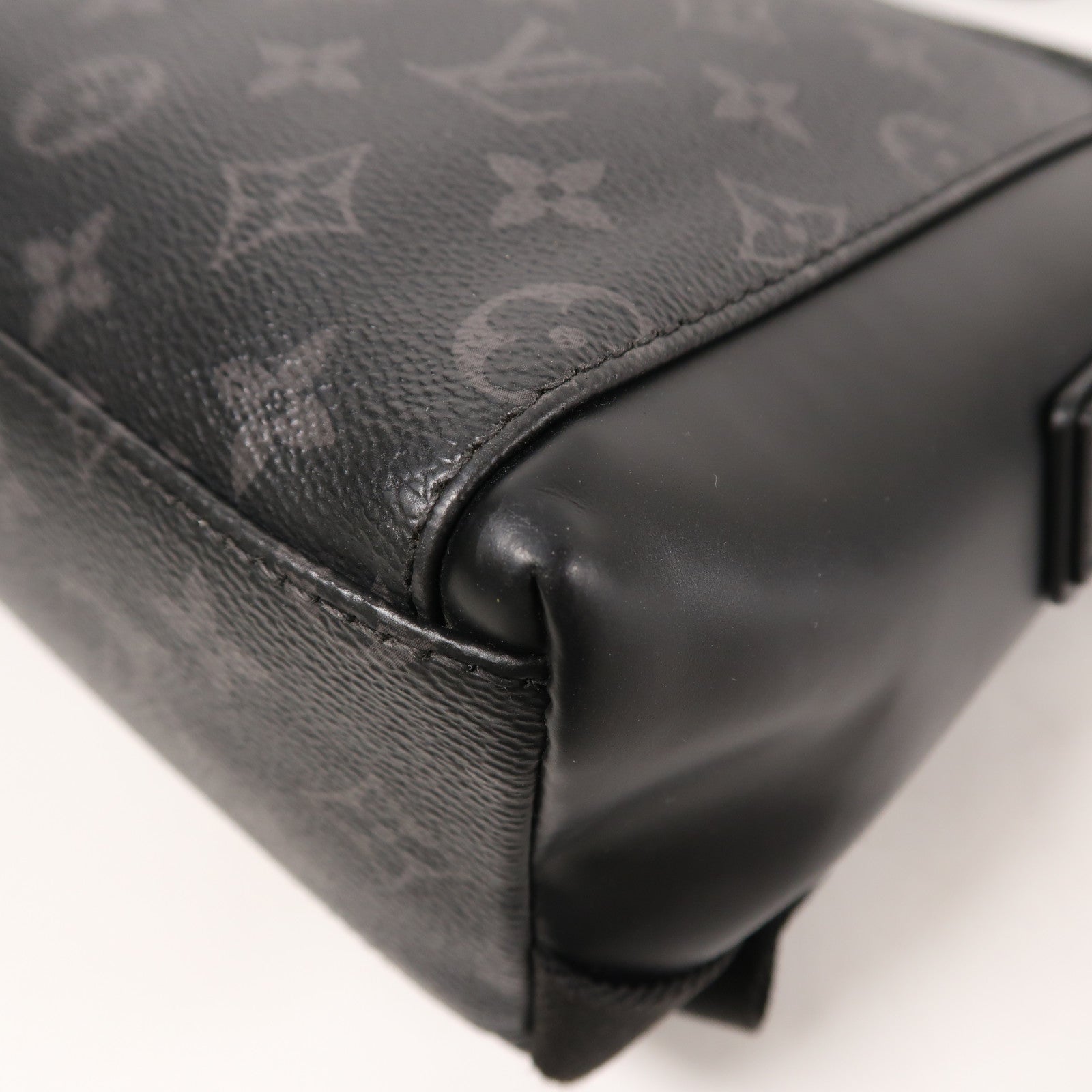 LOUIS VUITTON Monogram Eclipse Messenger PM Voyager銀扣肩背袋
