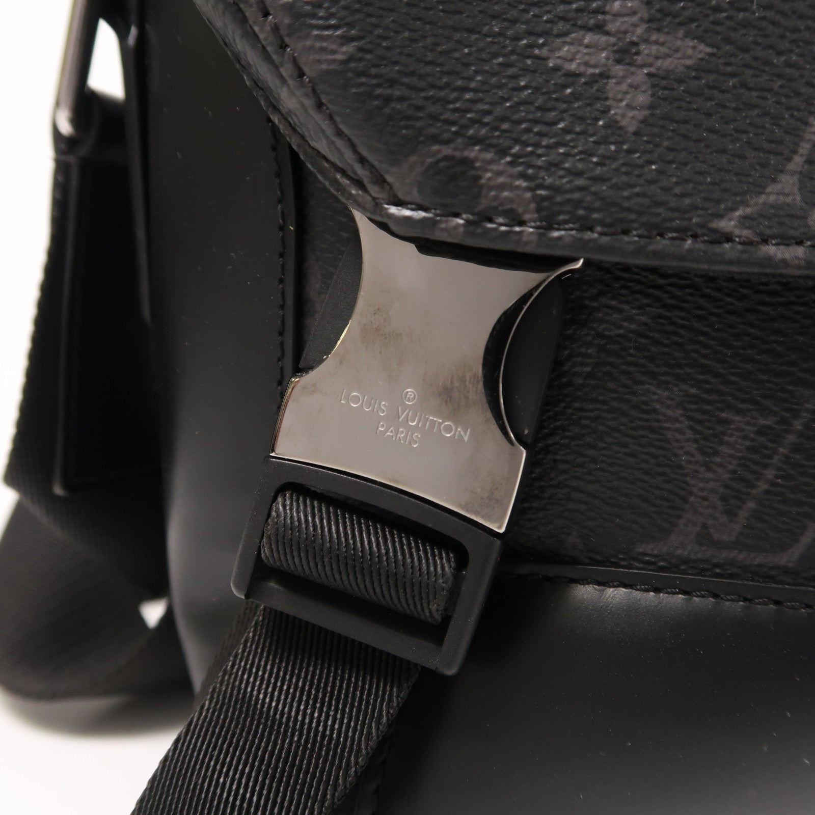 LOUIS VUITTON Monogram Eclipse Messenger PM Voyager銀扣肩背袋