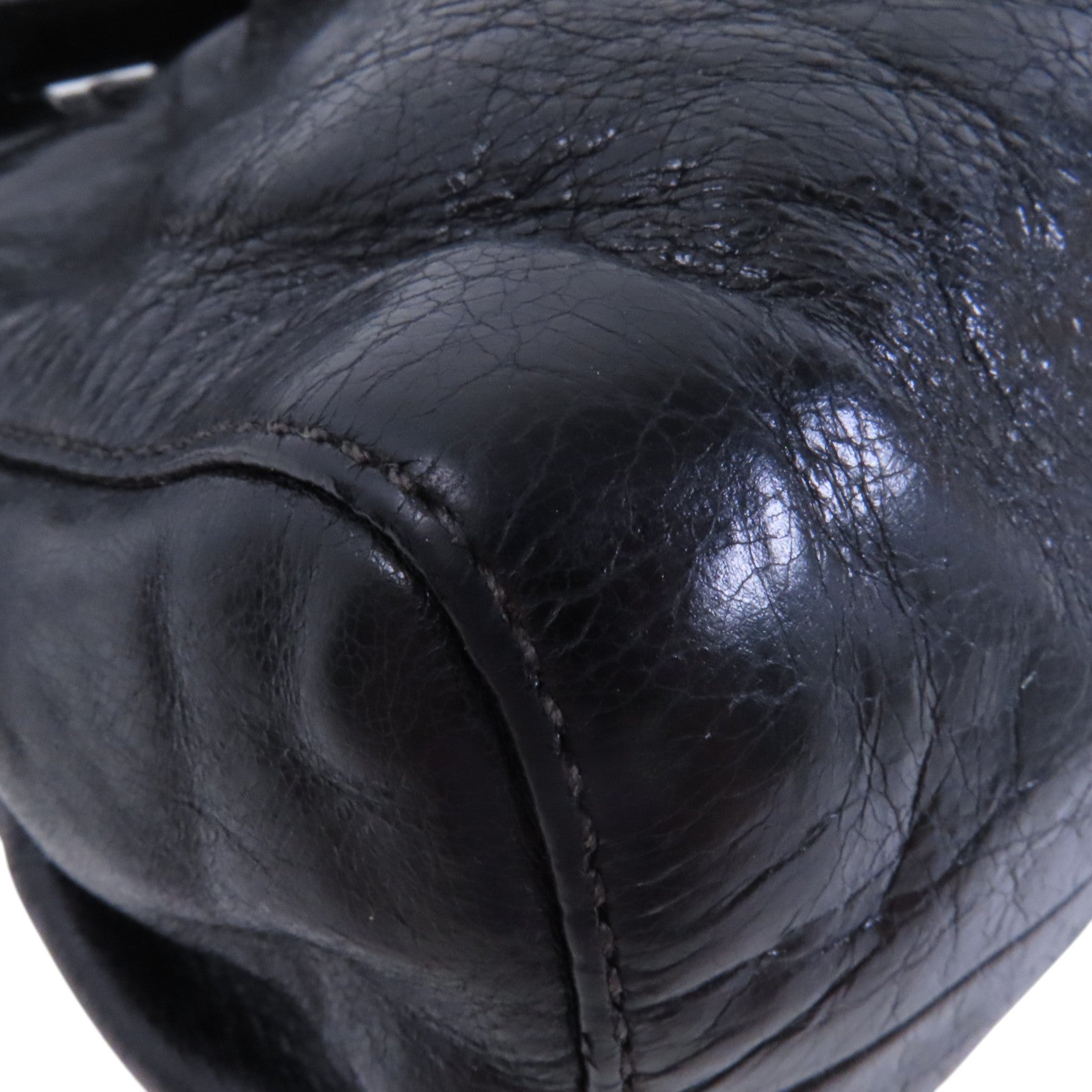 Miu Miu 羊皮皮革Shoulder Bag銀扣肩背袋