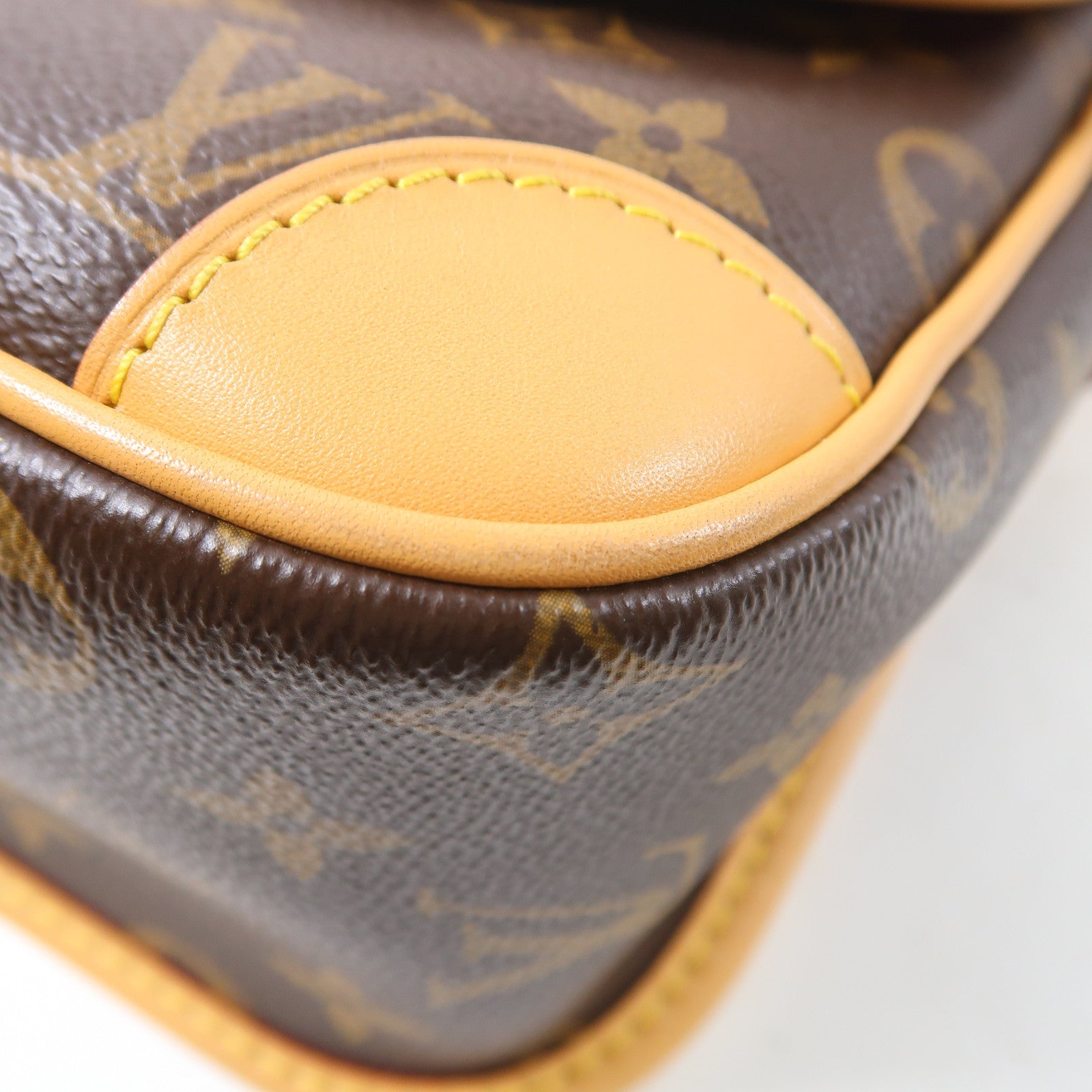 LOUIS VUITTON Monogram Diane金扣肩背袋啡色