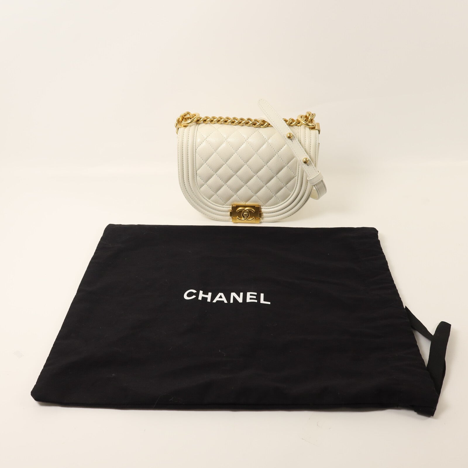 CHANEL 牛皮皮革Small Boy Messenger Bag金扣鏈帶肩背袋