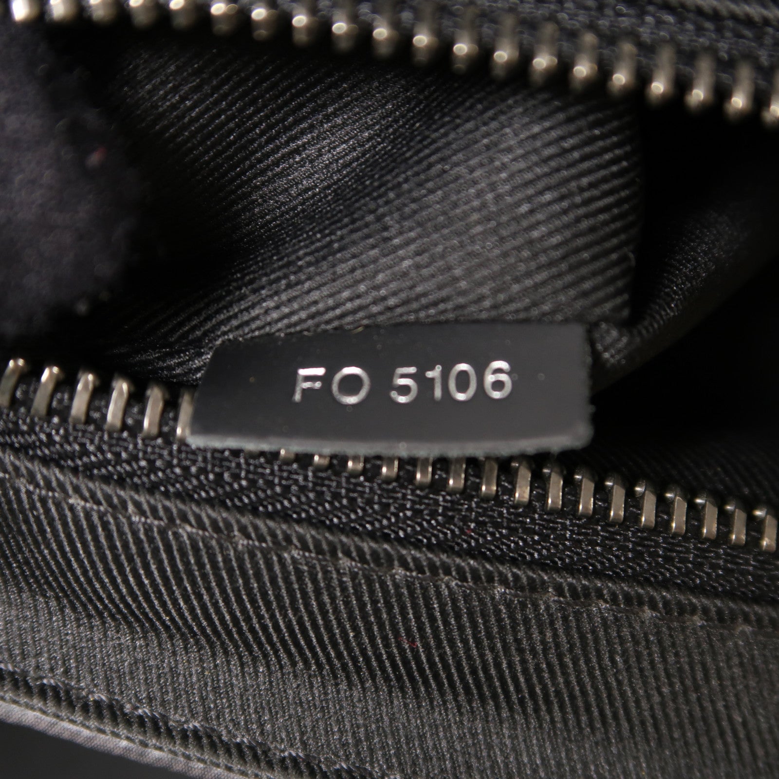 LOUIS VUITTON Monogram Eclipse Messenger PM Voyager銀扣肩背袋