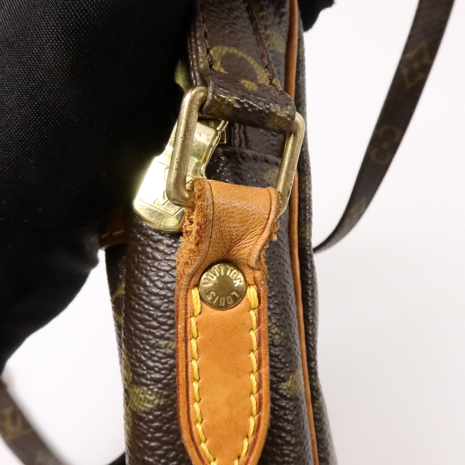 LOUIS VUITTON Monogram Danube金扣肩背袋
