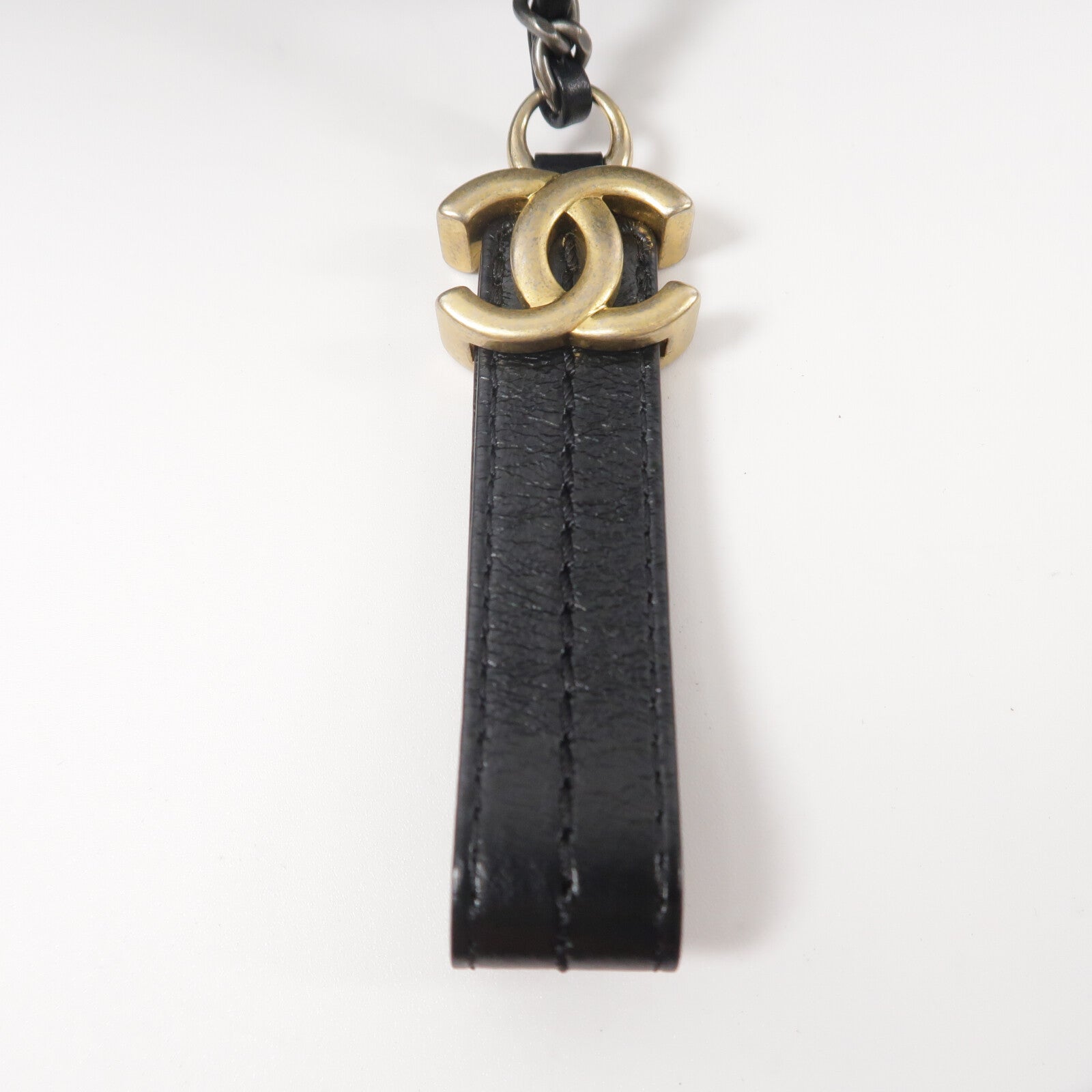 CHANEL 牛皮皮革Gabrielle Medium鏈帶肩背袋