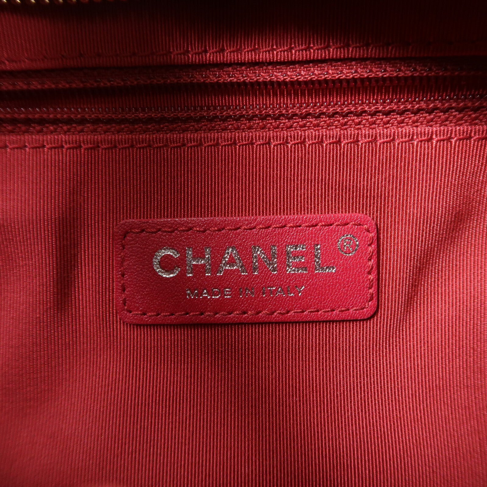 CHANEL 牛皮皮革Gabrielle Medium鏈帶肩背袋