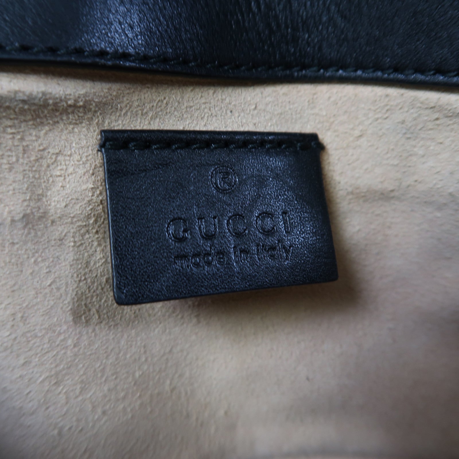 GUCCI 牛皮皮革GG Marmont Super Mini金扣鏈帶肩背袋黑色