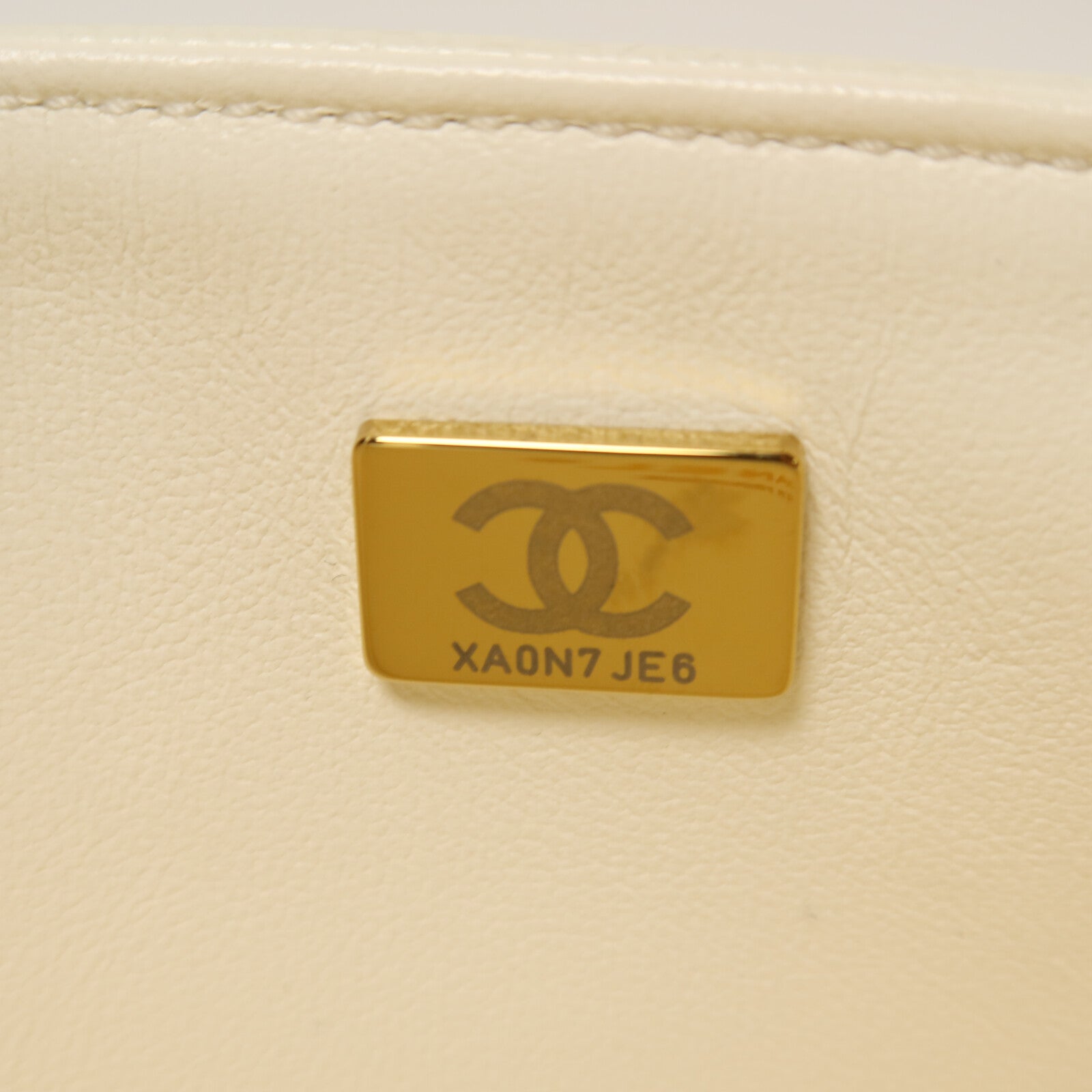 CHANEL 牛皮皮革Small Boy Messenger Bag金扣鏈帶肩背袋