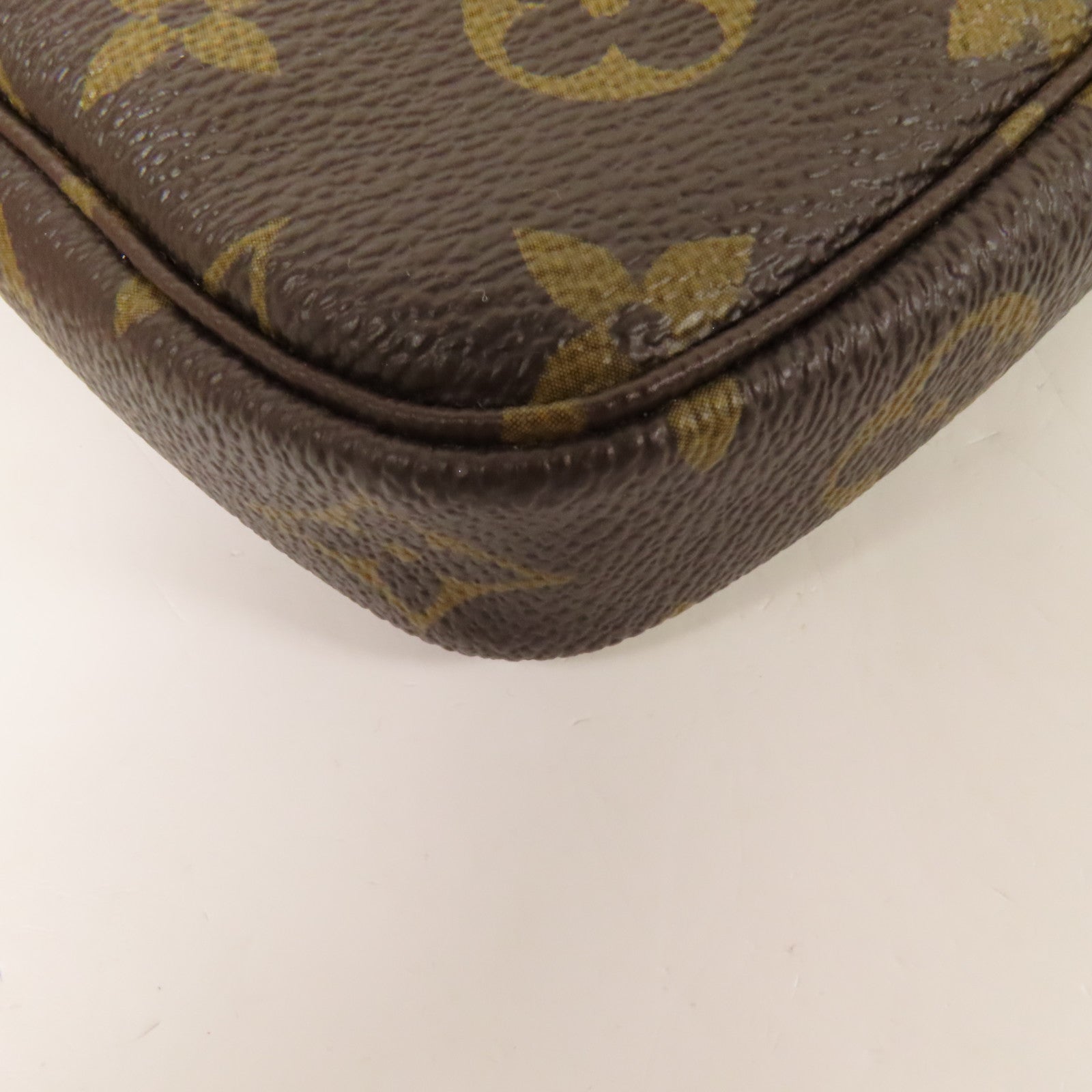 LOUIS VUITTON Monogram Pochette Accessoires金扣手挽袋