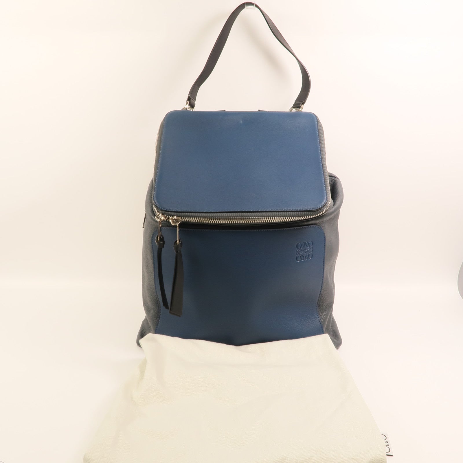 LOEWE 牛皮皮革Backpack銀扣背包