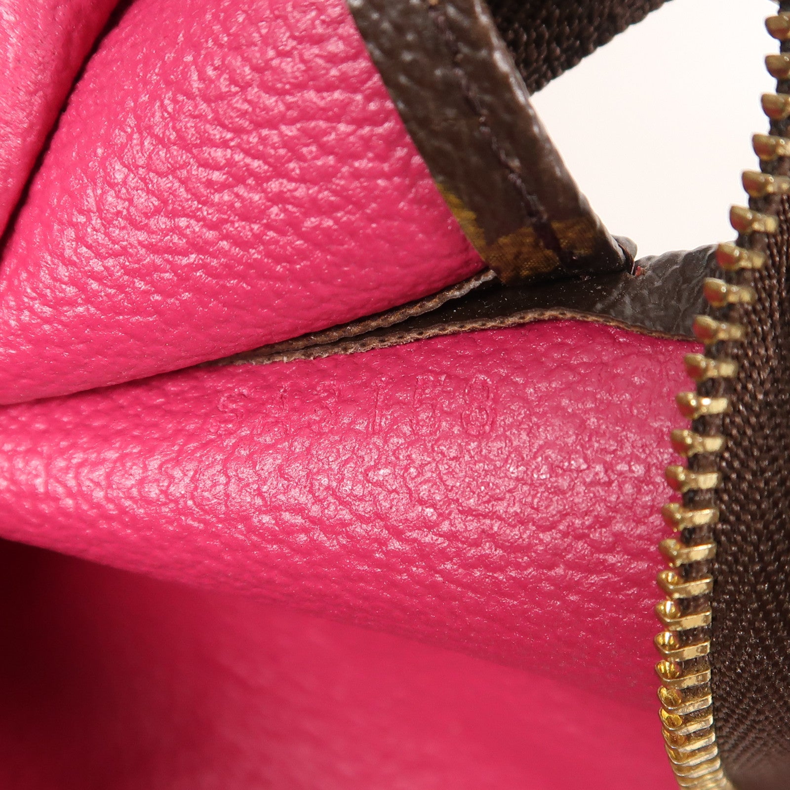 LOUIS VUITTON Monogram Toiletry Pouch 26金扣手拿包