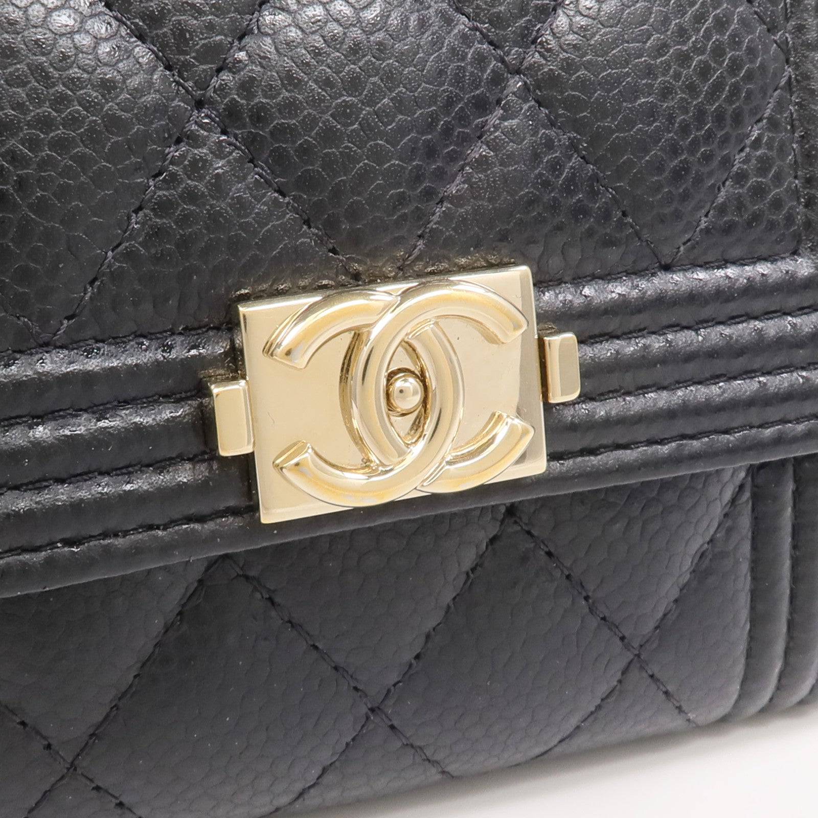 CHANEL 牛皮皮革Boy Card Case金扣卡片套