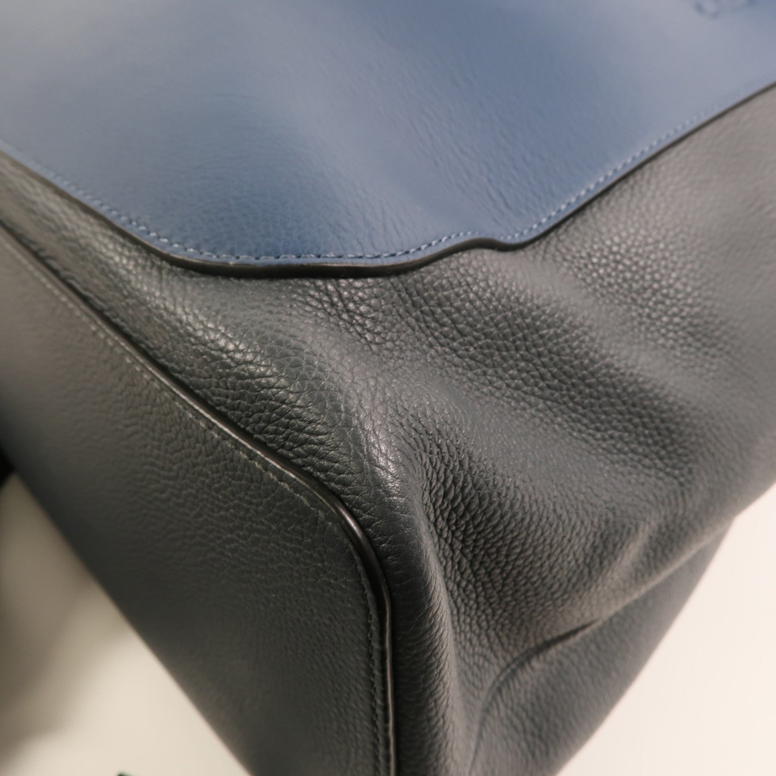 LOEWE 牛皮皮革Backpack銀扣背包