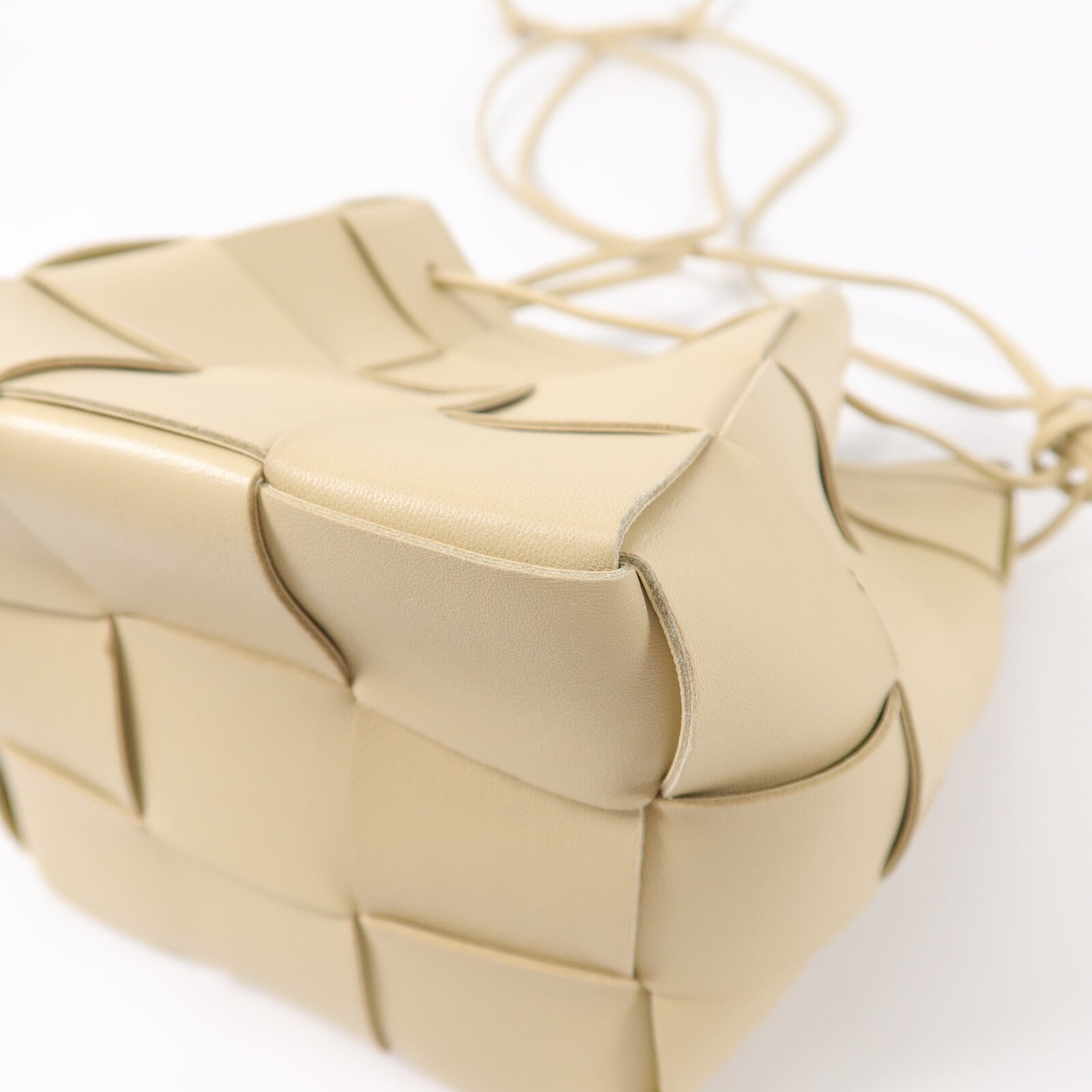 BOTTEGA VENETA 羊皮皮革Cassette Bucket肩背袋