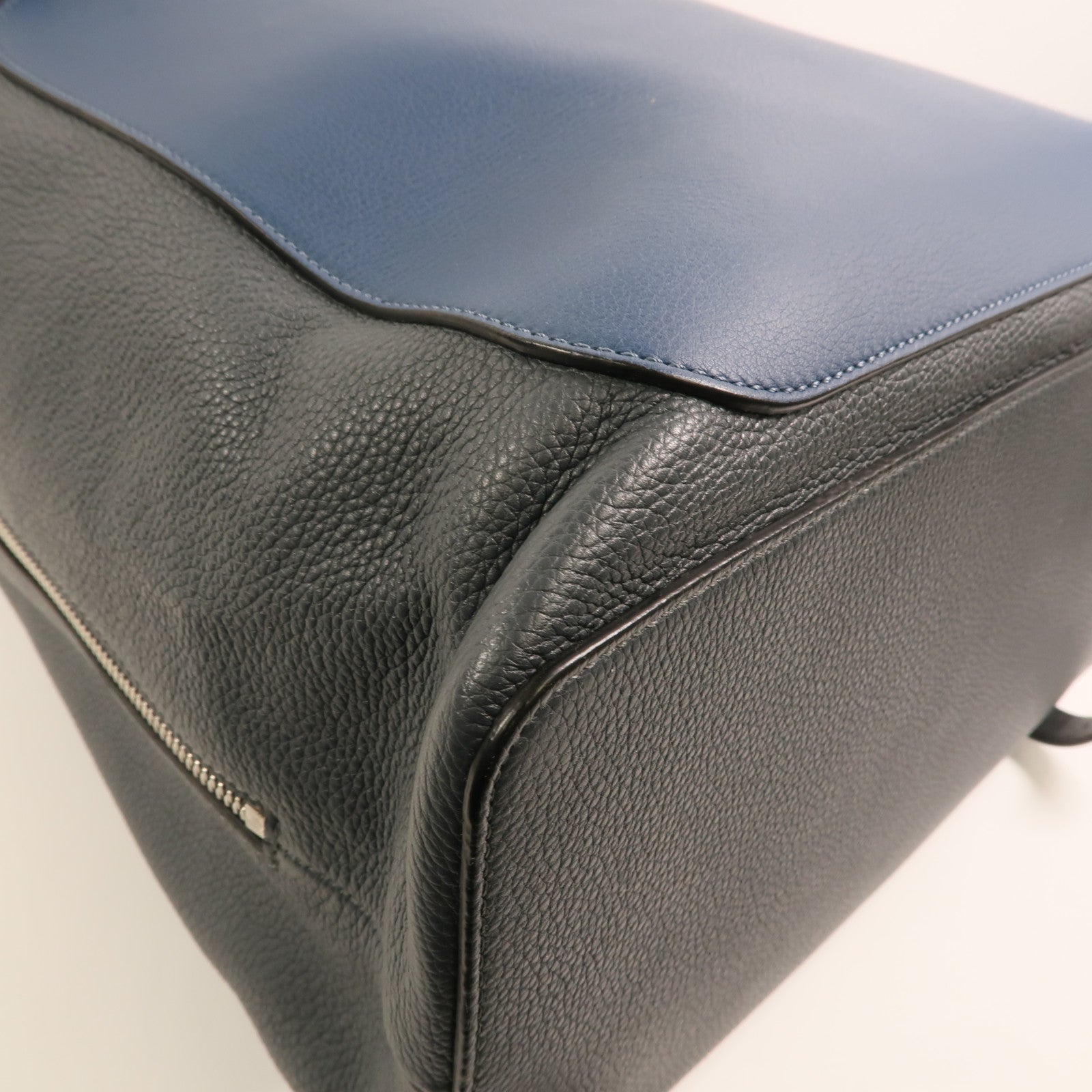 LOEWE 牛皮皮革Backpack銀扣背包