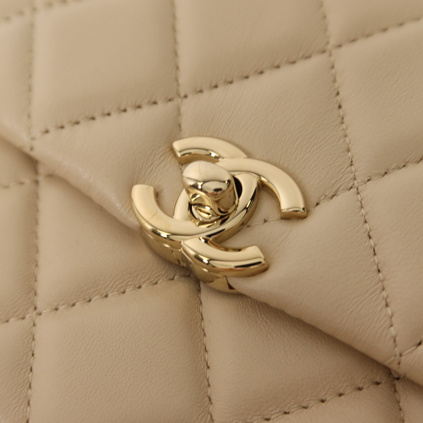 CHANEL 羊皮皮革Chain Shoulder金扣鏈帶肩背袋