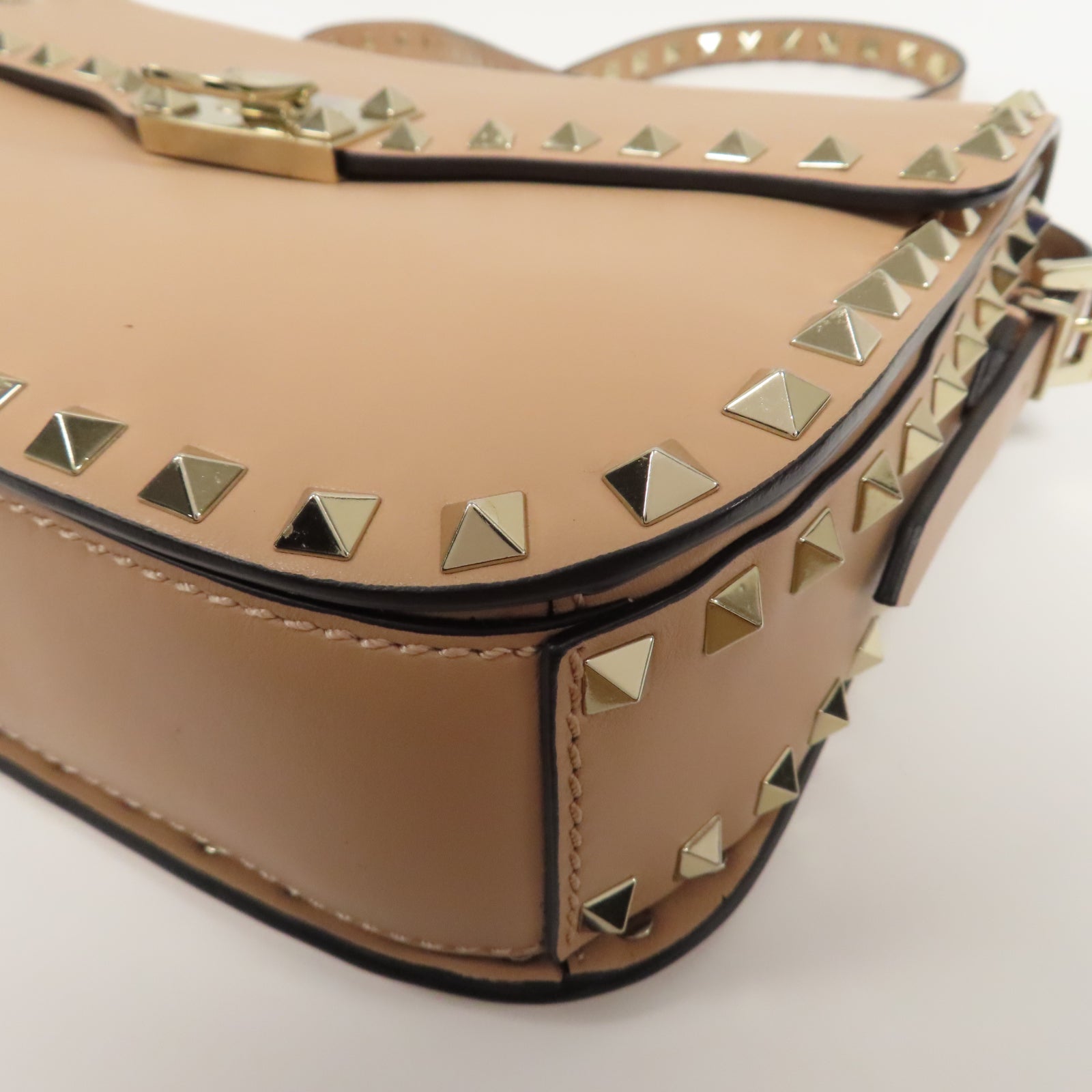 Valentino 窩釘羊皮皮革Shoulder Bag金扣肩背袋杏色
