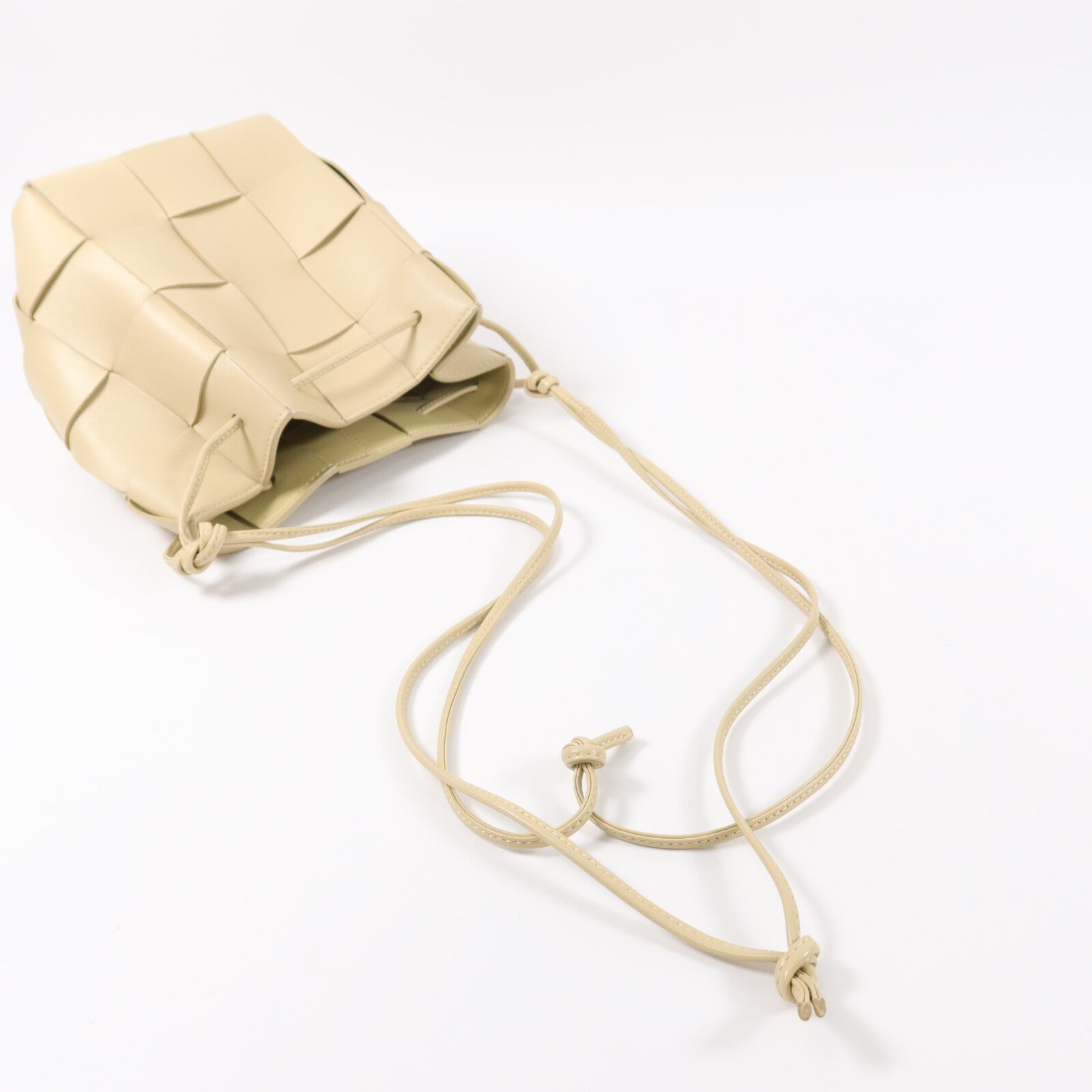 BOTTEGA VENETA 羊皮皮革Cassette Bucket肩背袋