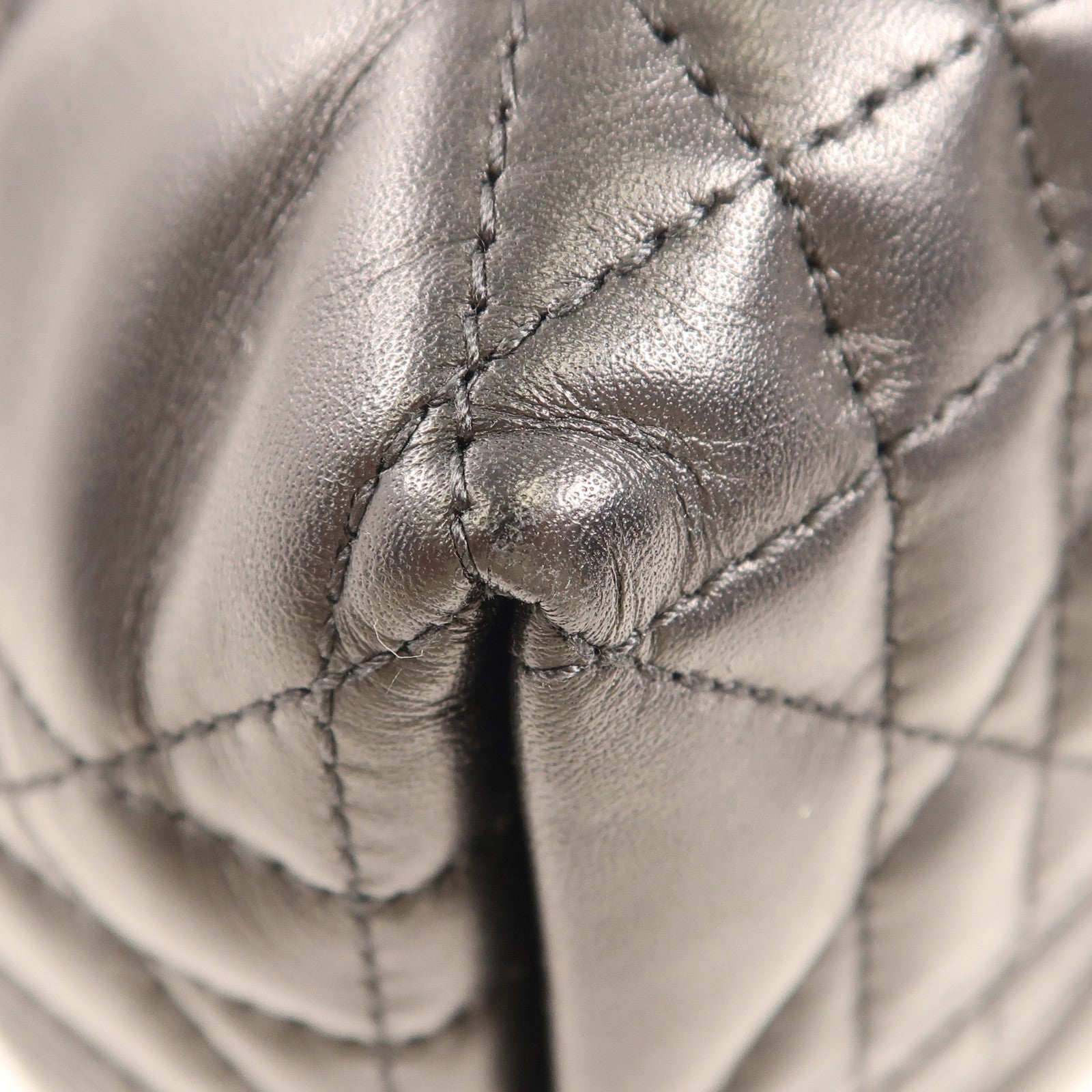 Dior 牛皮皮革Toujours Bag金扣手挽袋