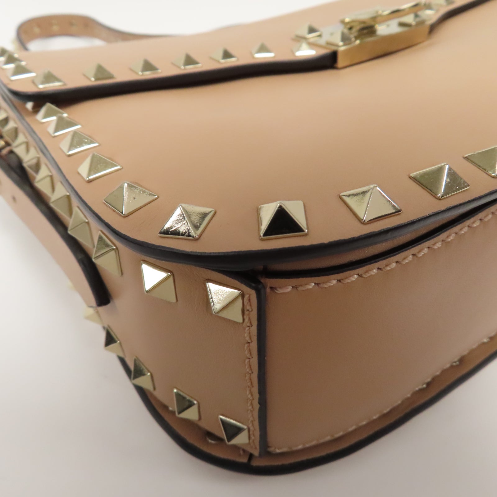 Valentino 窩釘羊皮皮革Shoulder Bag金扣肩背袋杏色