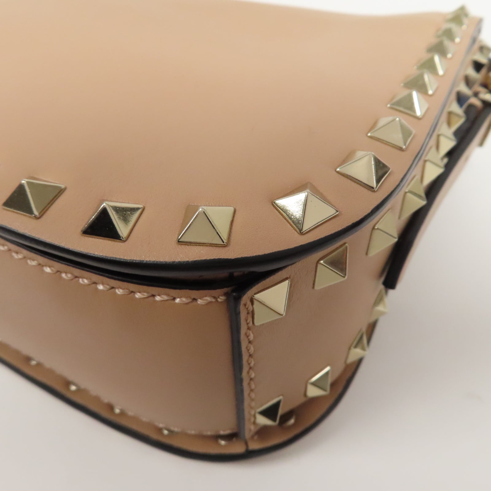Valentino 窩釘羊皮皮革Shoulder Bag金扣肩背袋杏色