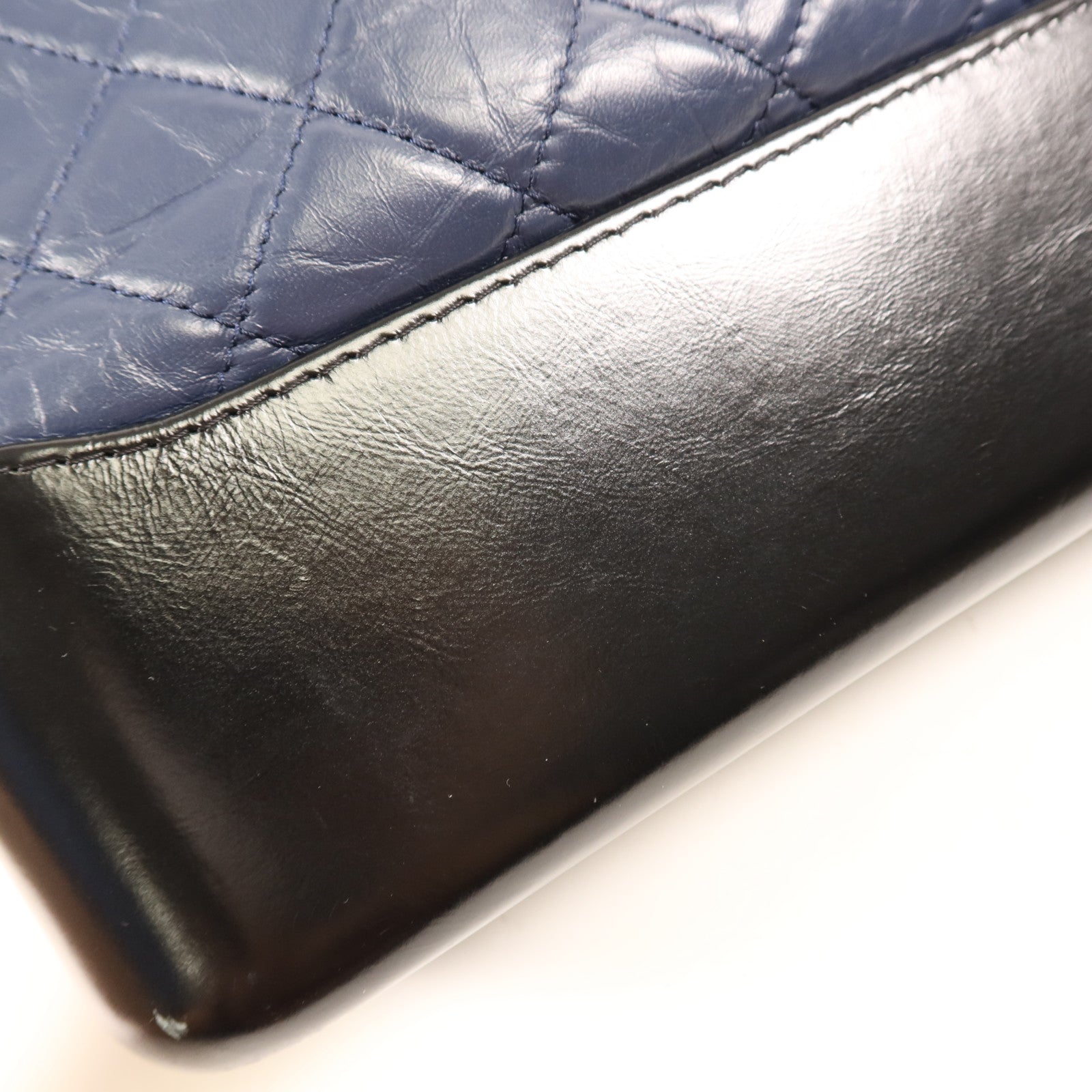 CHANEL 羊皮皮革Gabrielle Medium鏈帶肩背袋