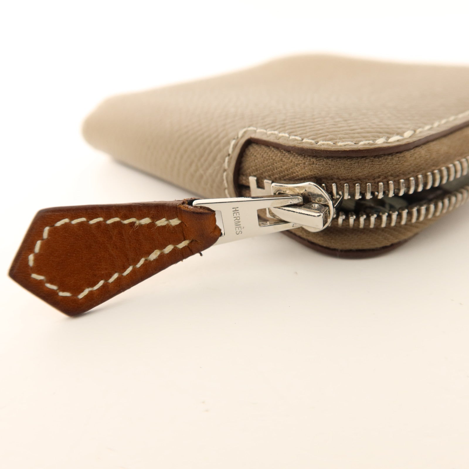 HERMES Epsom皮革Silk In Compact銀扣零錢包Etoupe