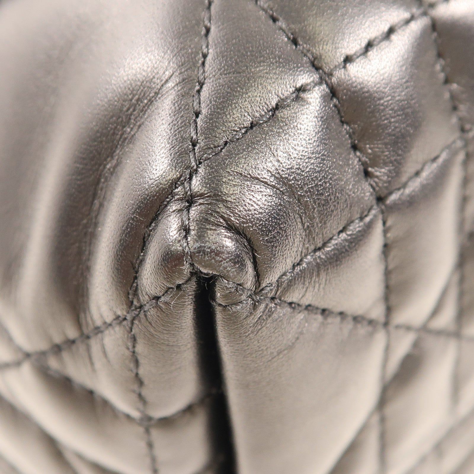 Dior 牛皮皮革Toujours Bag金扣手挽袋