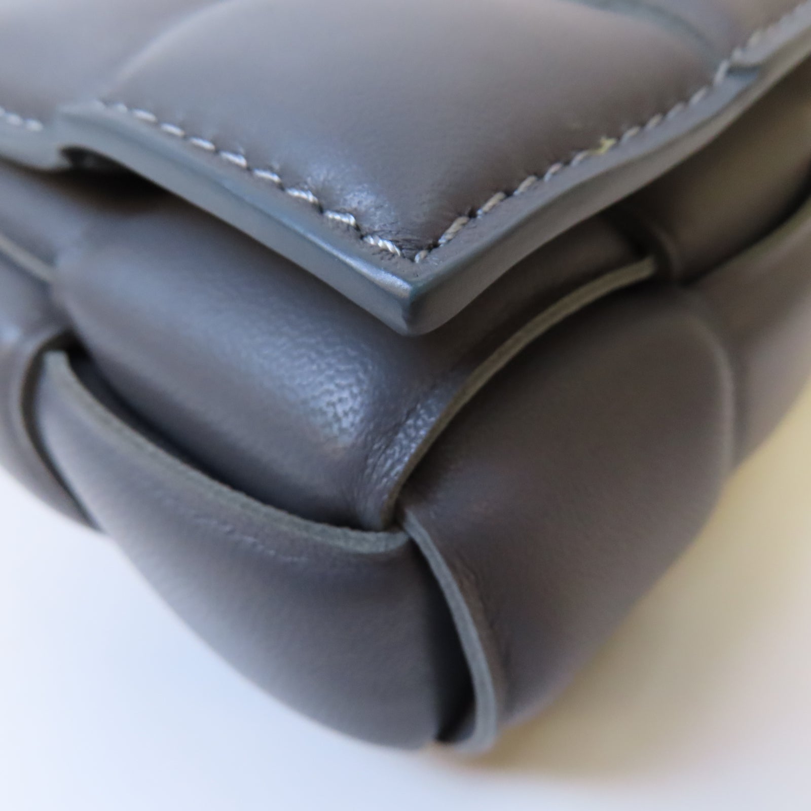 BOTTEGA VENETA 牛皮皮革Shoulder Bag金扣肩背袋灰色