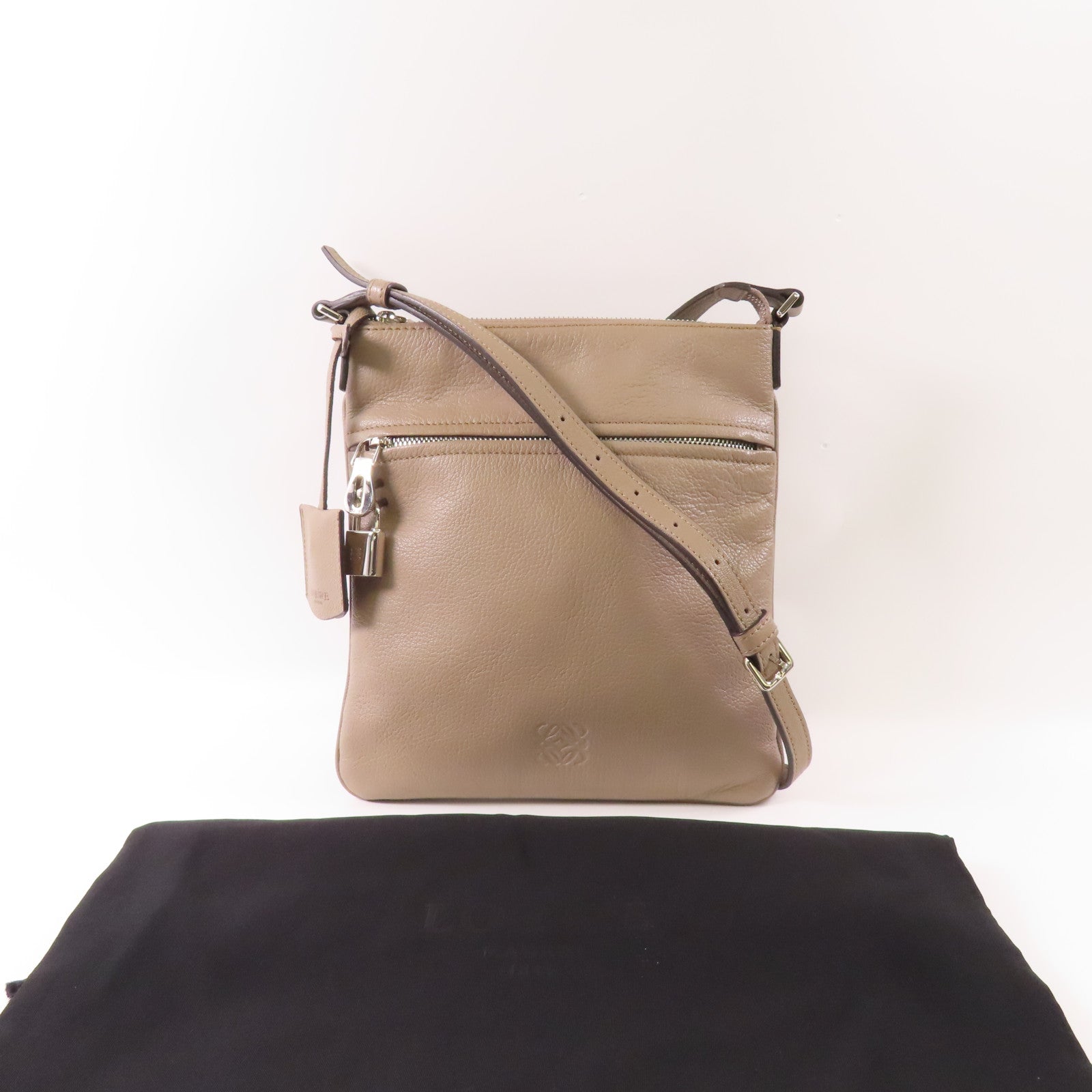 LOEWE 【激減優惠】牛皮皮革Shoulder Bag銀扣肩背袋