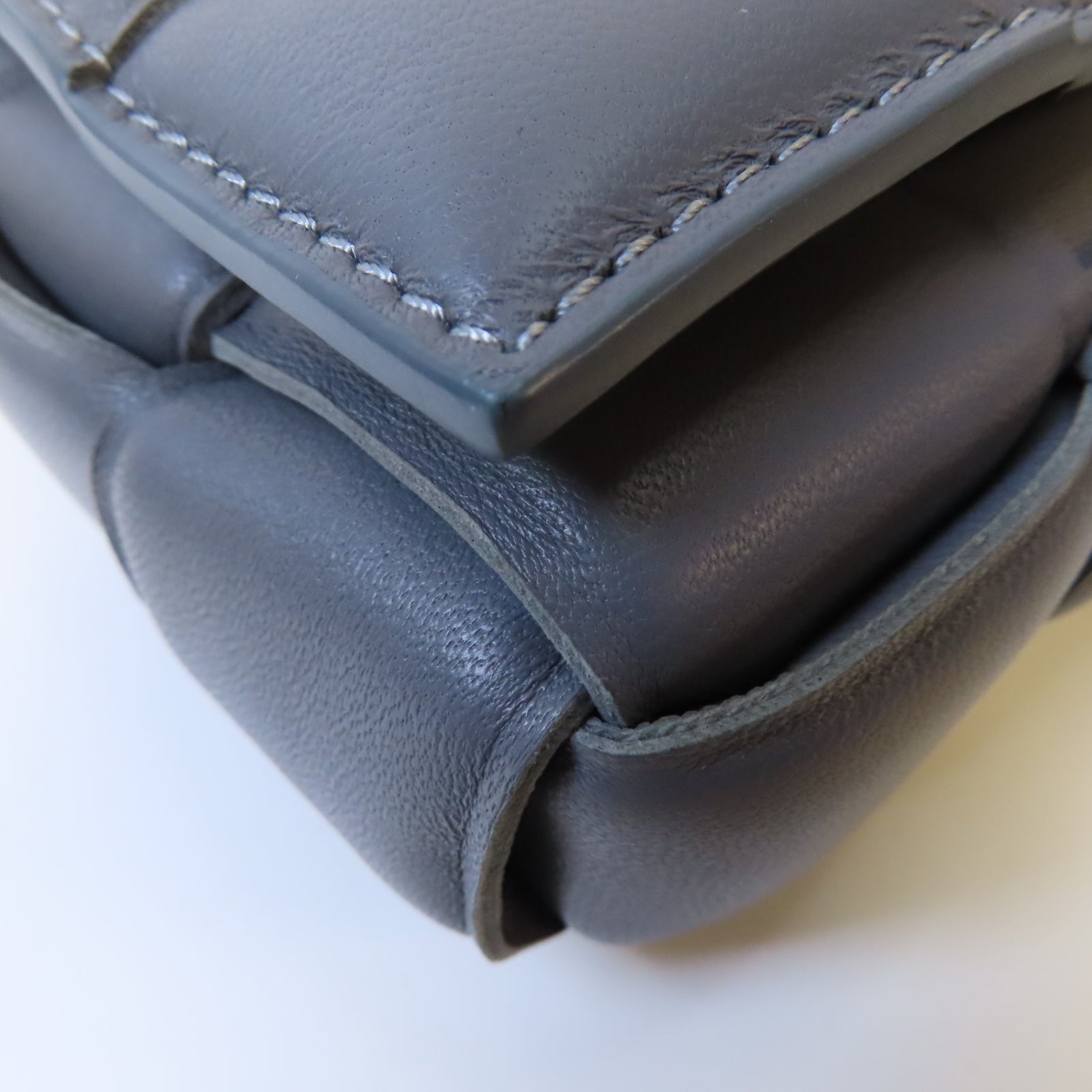 BOTTEGA VENETA 牛皮皮革Shoulder Bag金扣肩背袋灰色