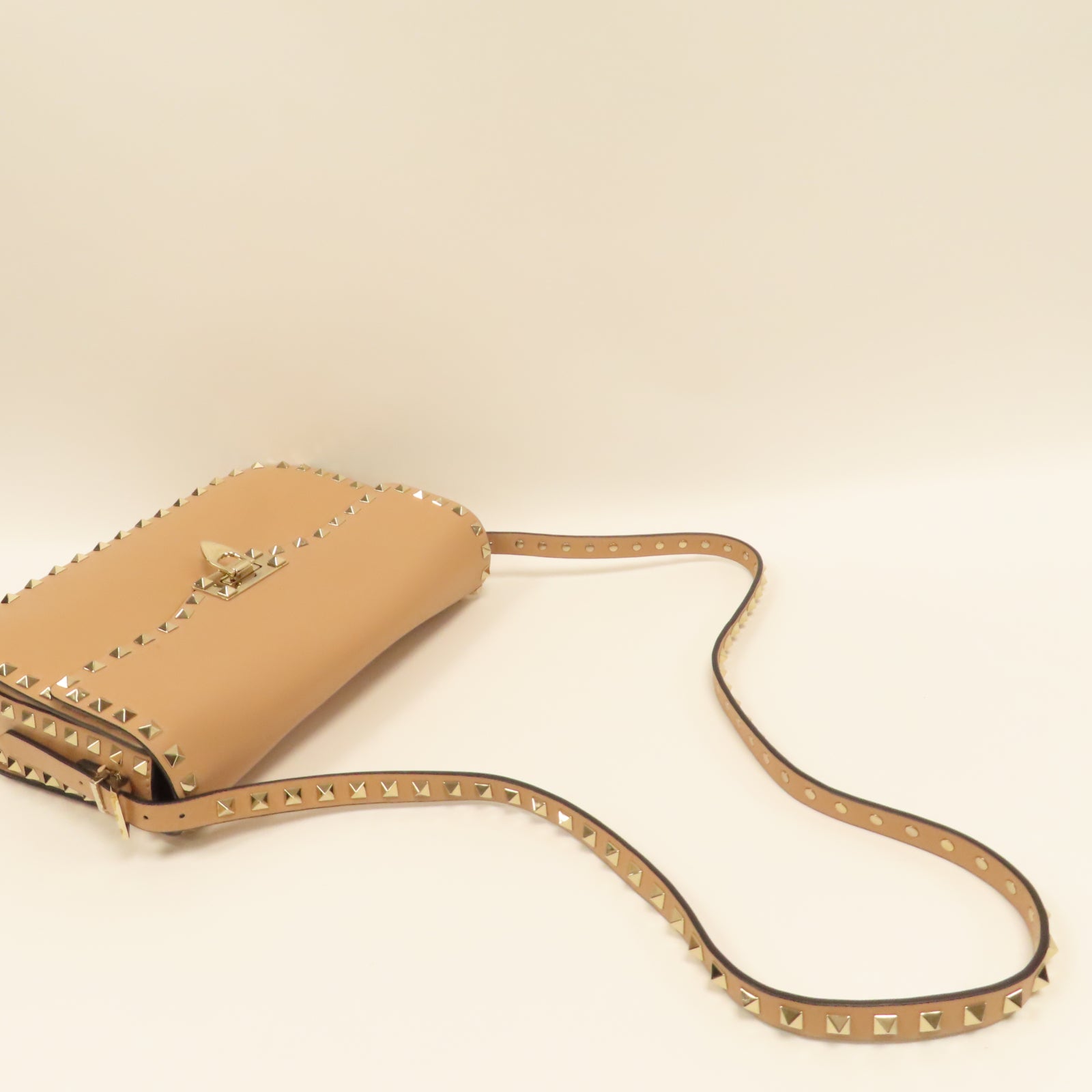 Valentino 窩釘羊皮皮革Shoulder Bag金扣肩背袋杏色