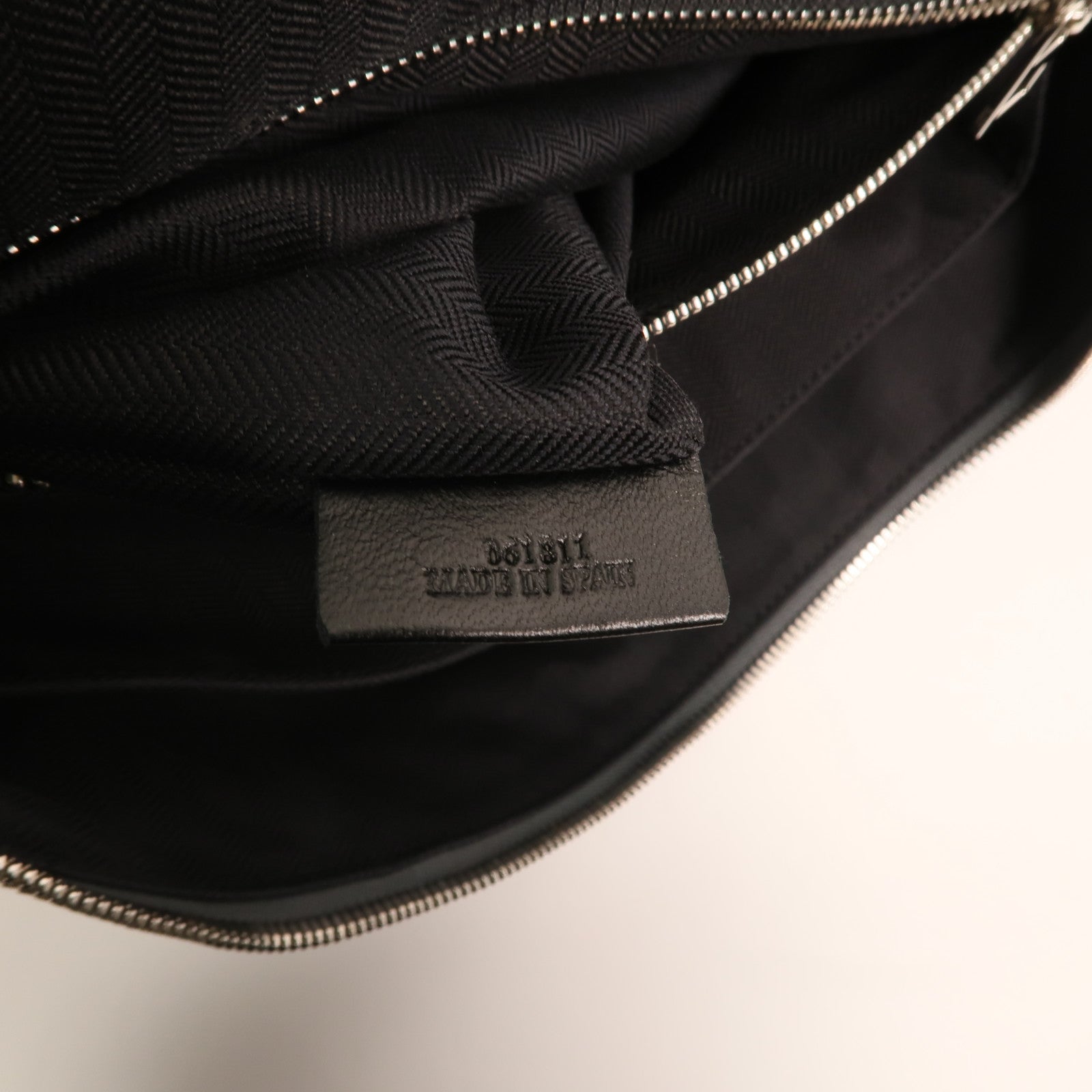 LOEWE 牛皮皮革Backpack銀扣背包