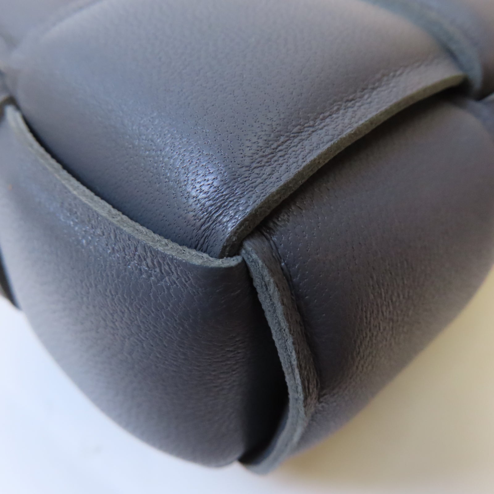 BOTTEGA VENETA 牛皮皮革Shoulder Bag金扣肩背袋灰色