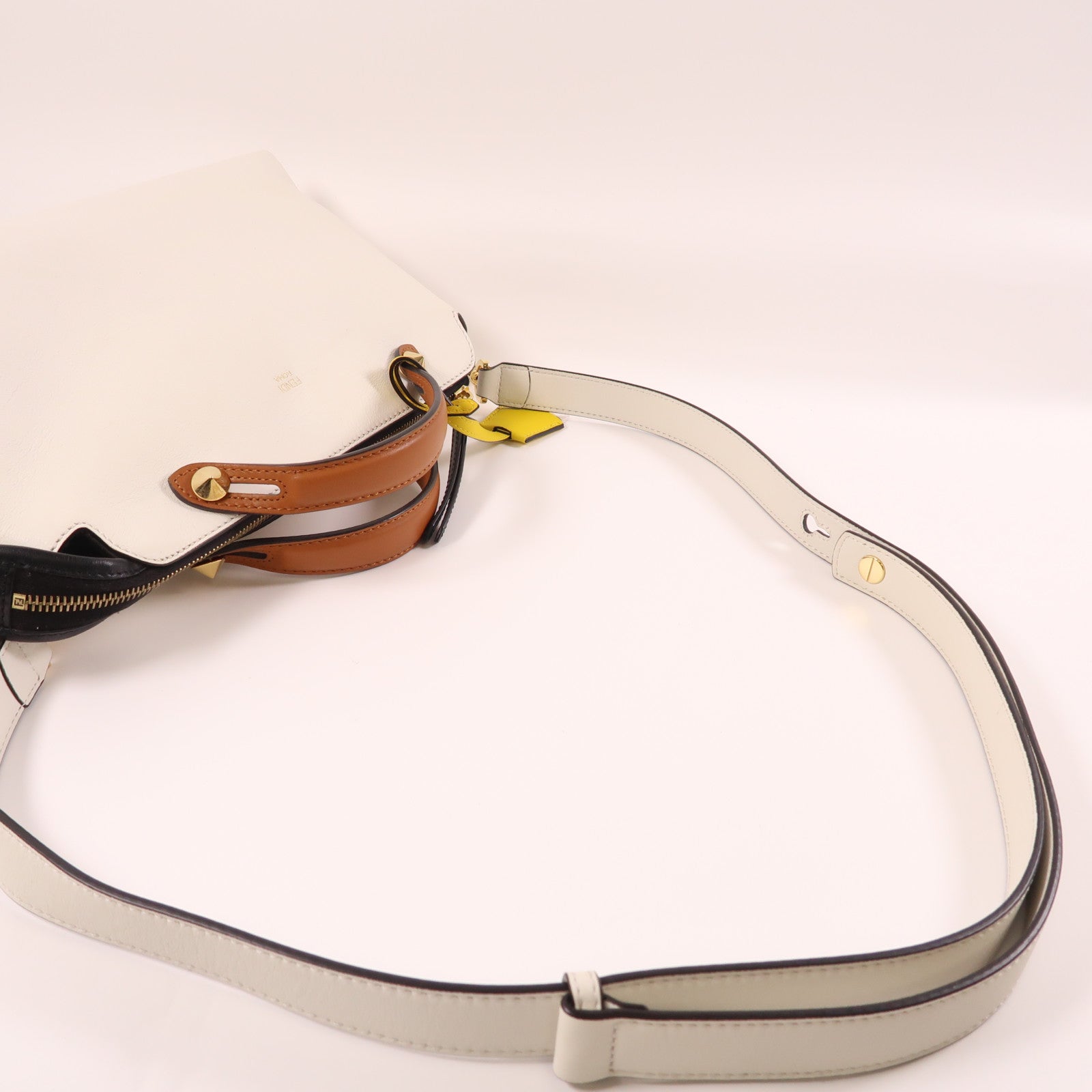 FENDI 牛皮皮革Shoulder Bag金扣手挽肩背兩用袋白色/啡色/黑色