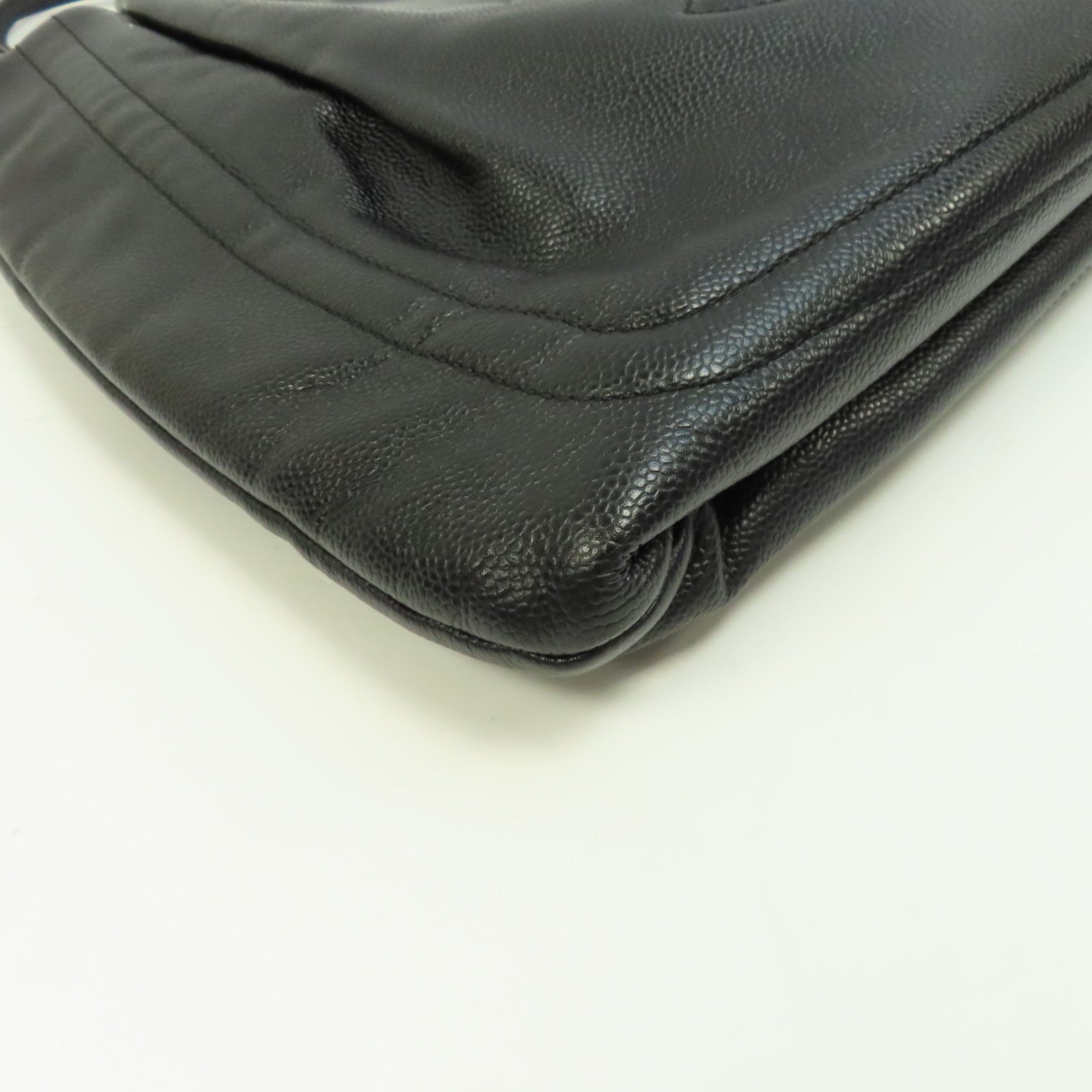 CHANEL Caviar皮革Shoulder Bag銀扣鏈帶肩背袋黑色
