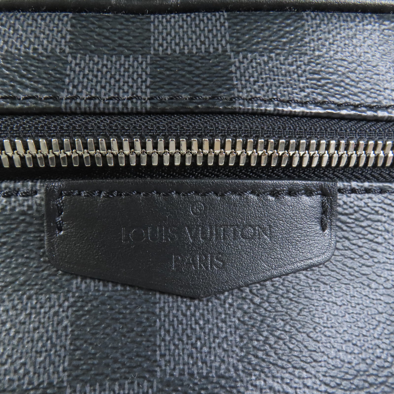 LOUIS VUITTON Damier Graphite Josh Backpack銀扣背包