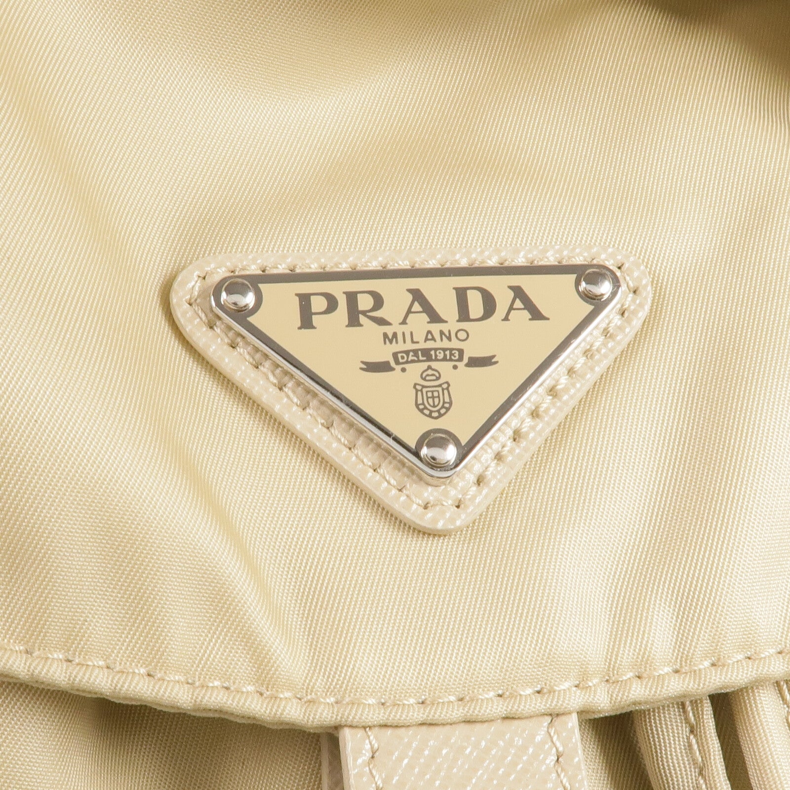 PRADA 尼龍Backpack銀扣背包