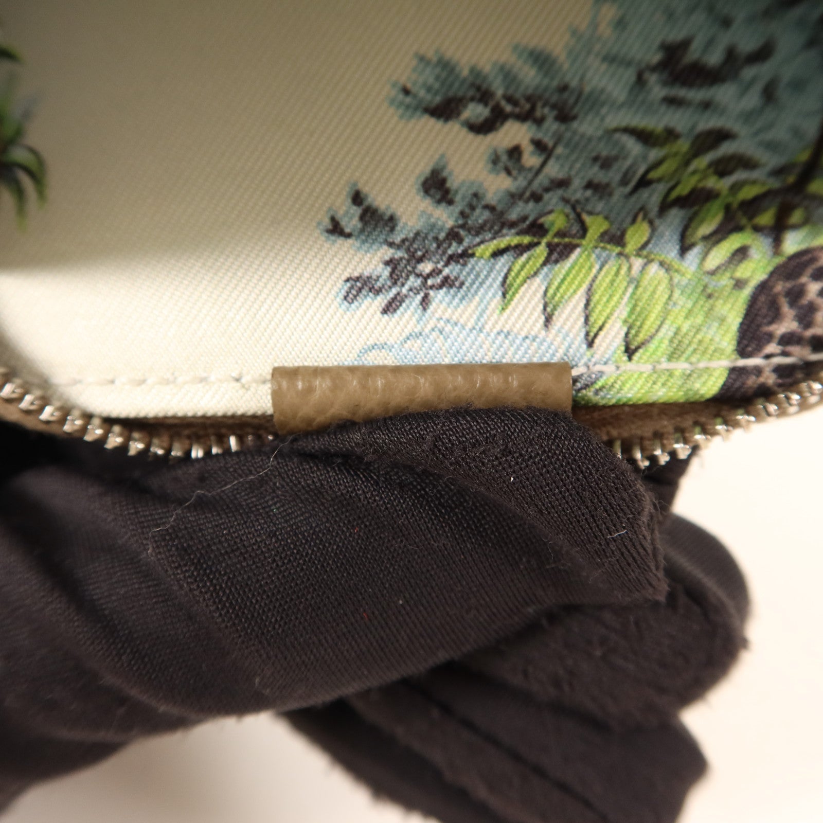 HERMES Epsom皮革Silk In Compact銀扣零錢包Etoupe