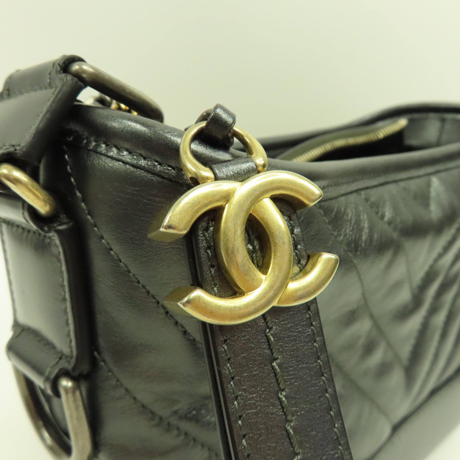 CHANEL 斜紋牛皮皮革Gabrielle Bag金/銀扣鏈帶肩背袋灰色