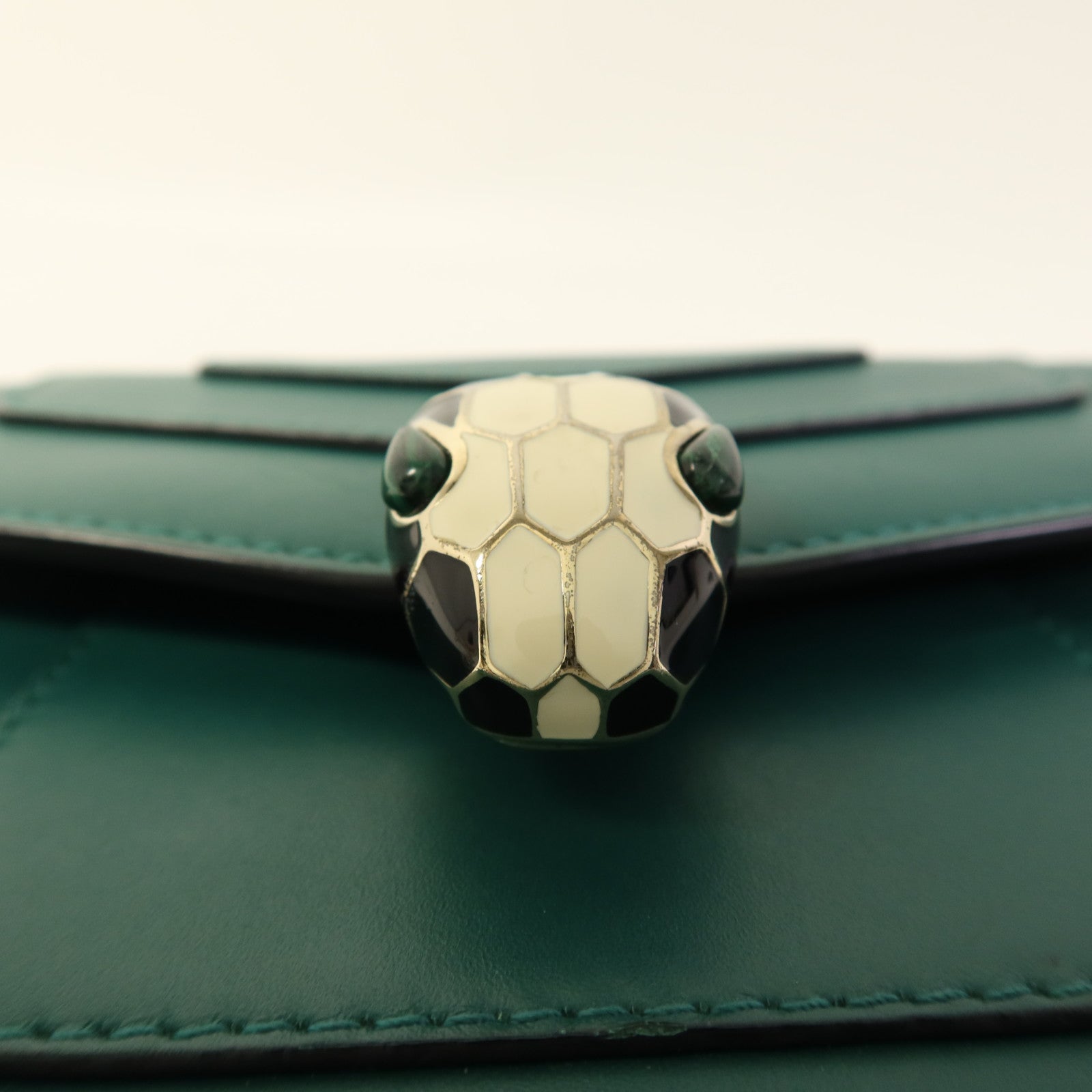 BVLGARI 牛皮皮革Serpenti Forever金扣鏈帶肩背袋