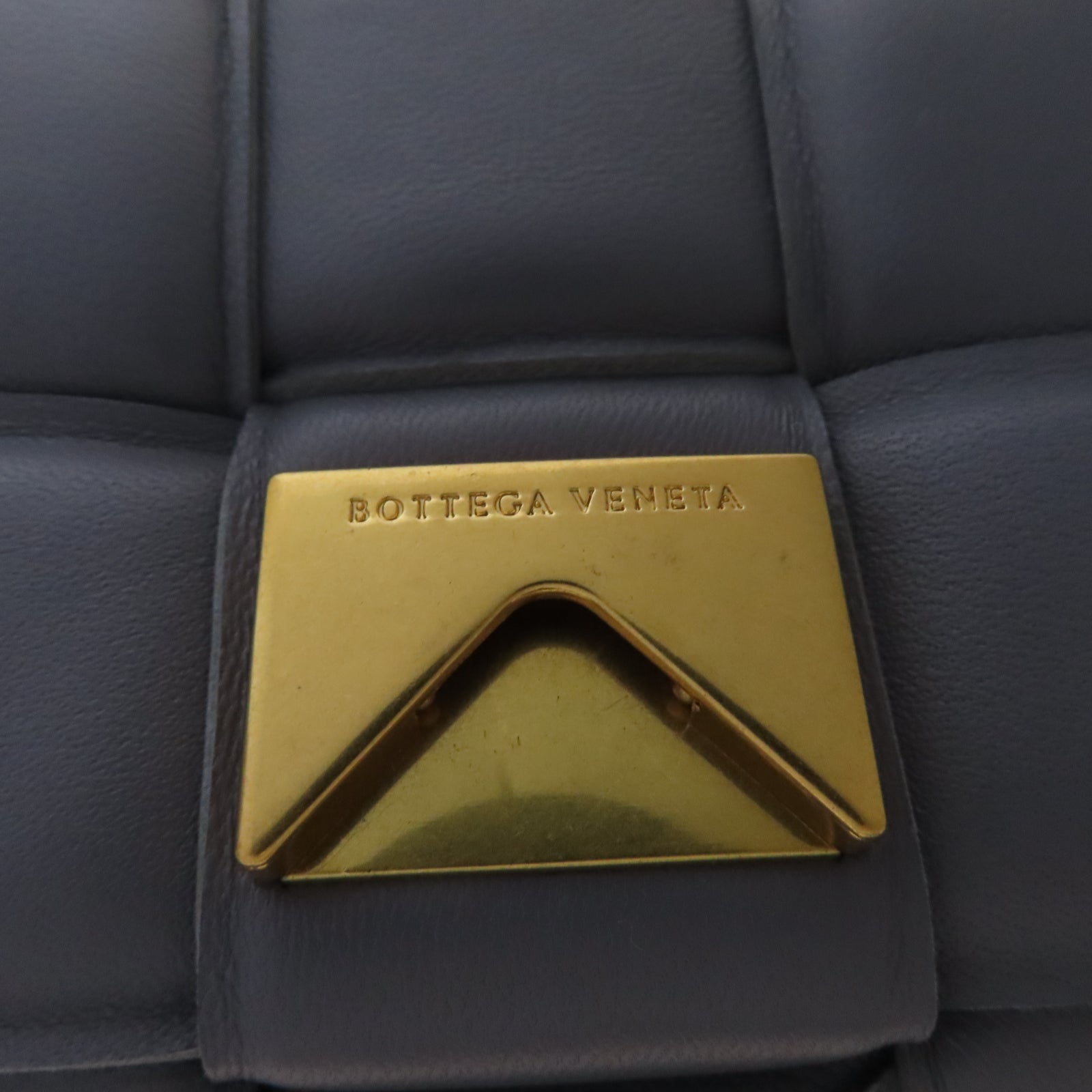 BOTTEGA VENETA 牛皮皮革Shoulder Bag金扣肩背袋灰色