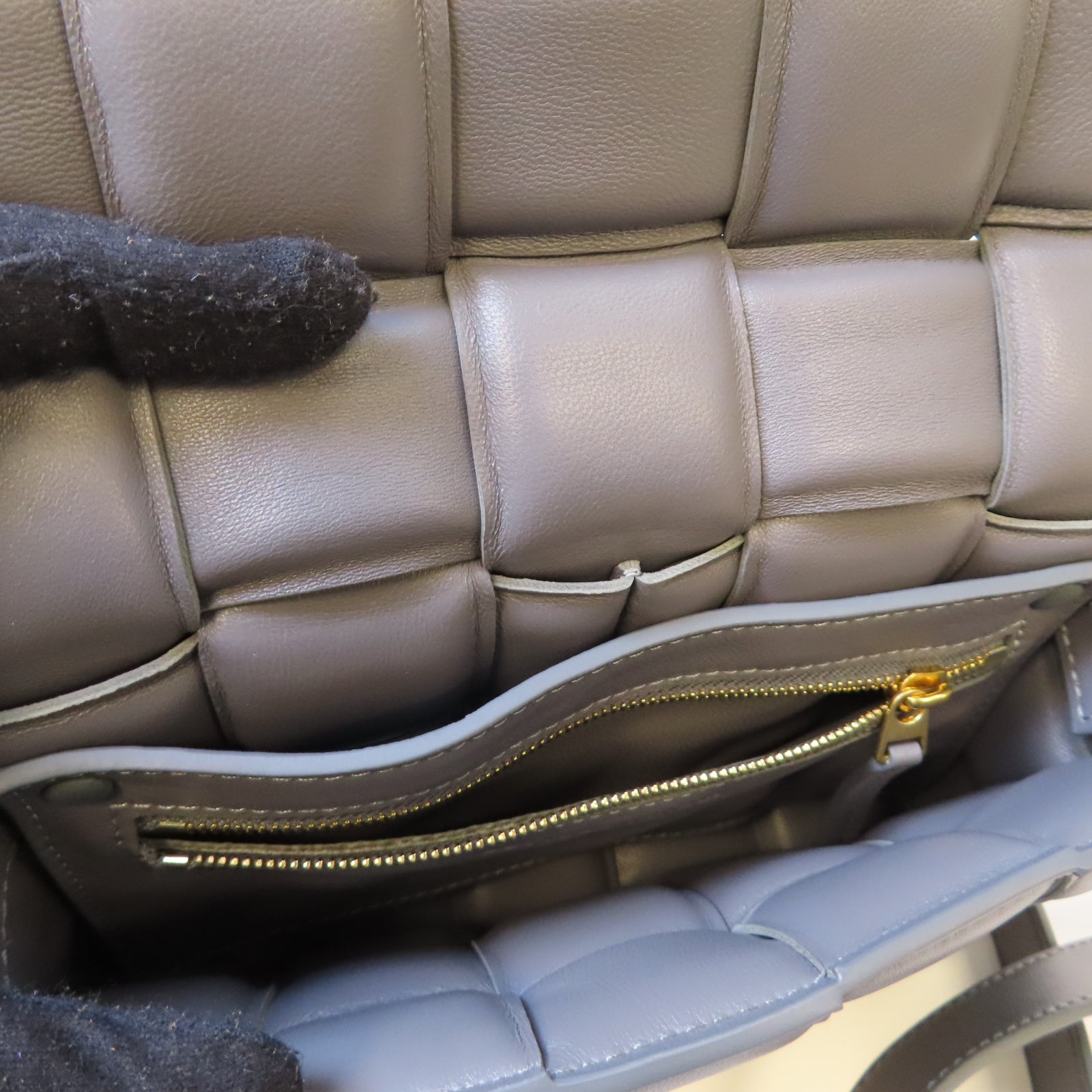 BOTTEGA VENETA 牛皮皮革Shoulder Bag金扣肩背袋灰色