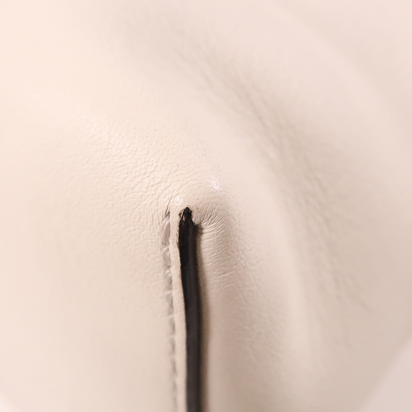 FENDI 牛皮皮革Shoulder Bag金扣手挽肩背兩用袋白色/啡色/黑色