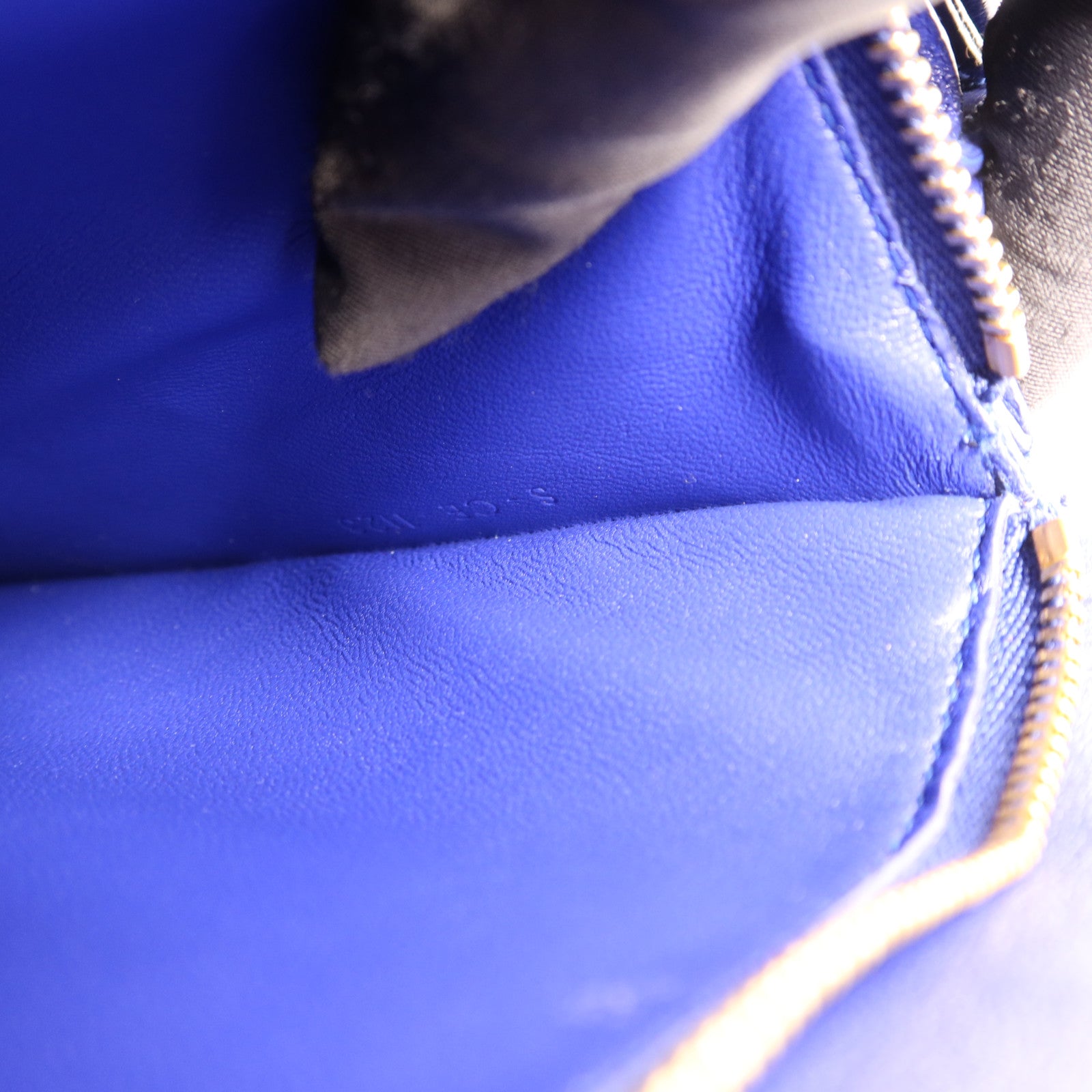 CELINE 牛皮皮革Classic Box M金扣肩背袋