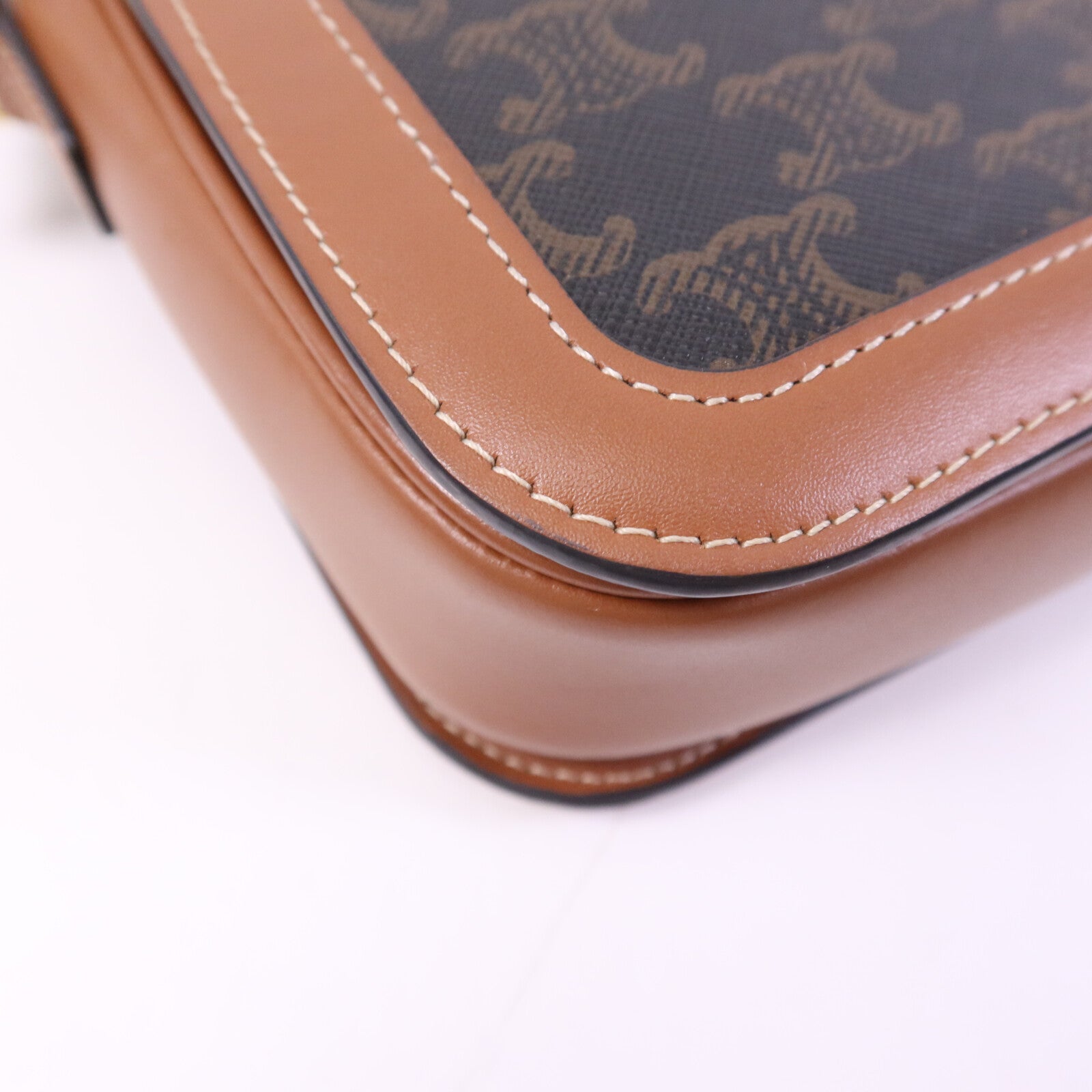 CELINE 塗層帆布Teen Triomphe Bag金扣肩背袋