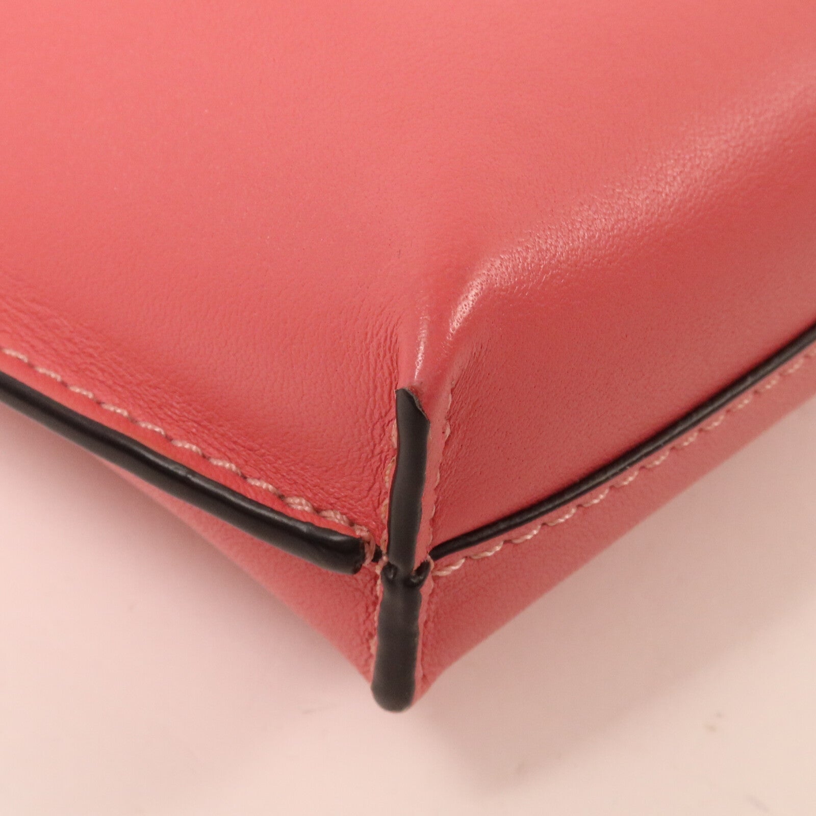 LOEWE 牛皮皮革Pocket肩背袋