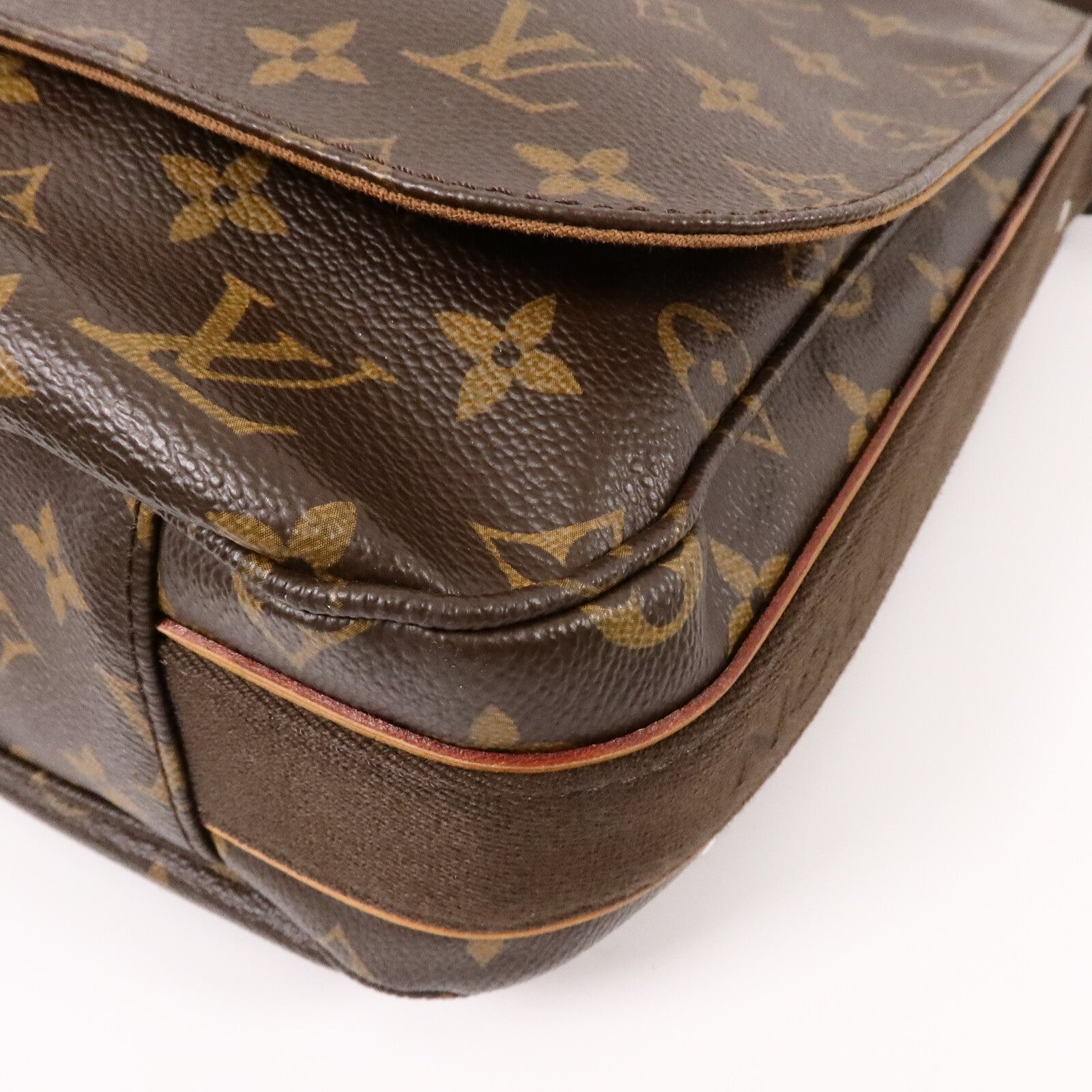 LOUIS VUITTON Monogram Beaubourg MM金扣肩背袋
